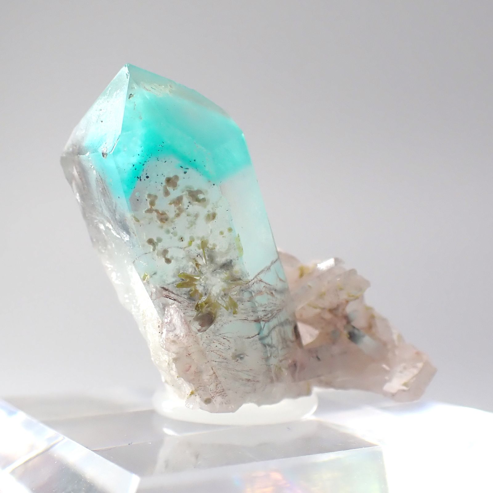 アホイトインクォーツ原石 南アフリカ・メッシーナ鉱山産 アクリル台座付き 55.16ct(11.03g) / 28.3x26.4x28.1mm前後 [260532290]