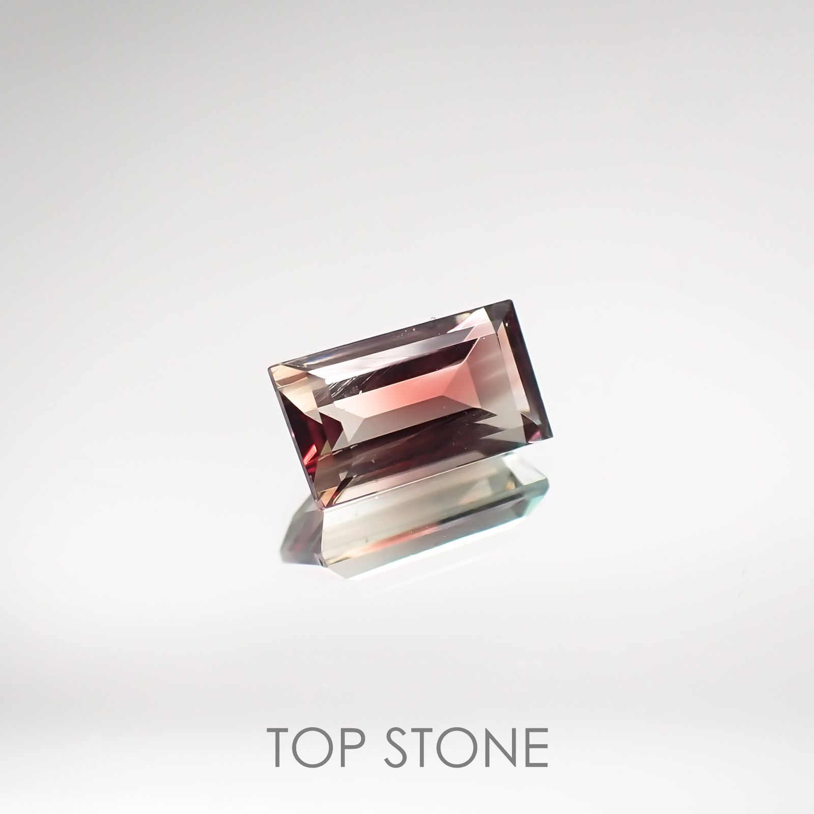 バイカラーオレゴンサンストーン(宝石名バイカラー・ラブラドライト) アメリカ・オレゴン州産 0.83ct 識別済[210711955]7.3×4.1mm前後