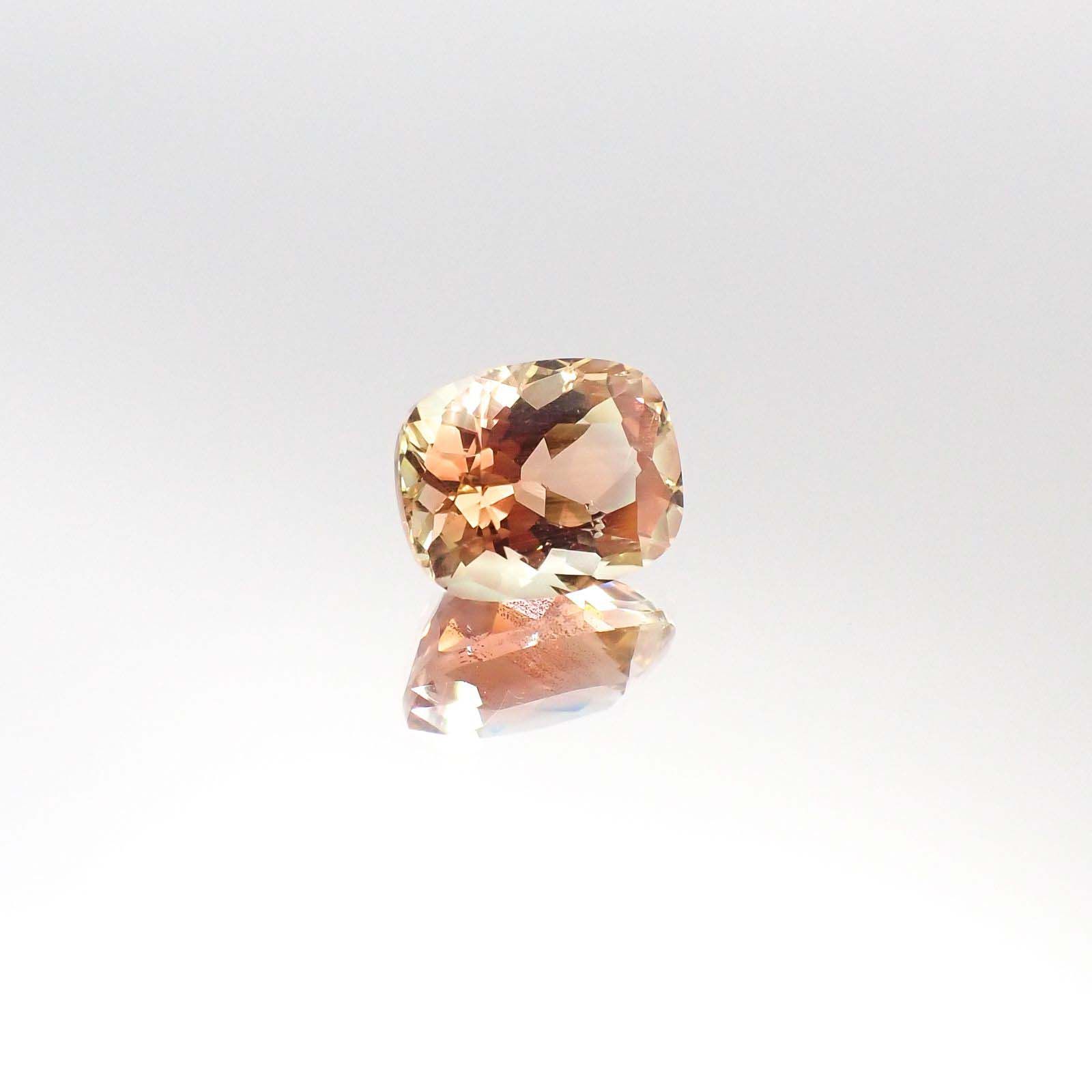 オレゴンサンストーン(宝石名ラブラドライト・サンストーン)アメリカ・オレゴン州産 3.920ct ソ付(彩珠)[230722705]10.8x8.5mm前後