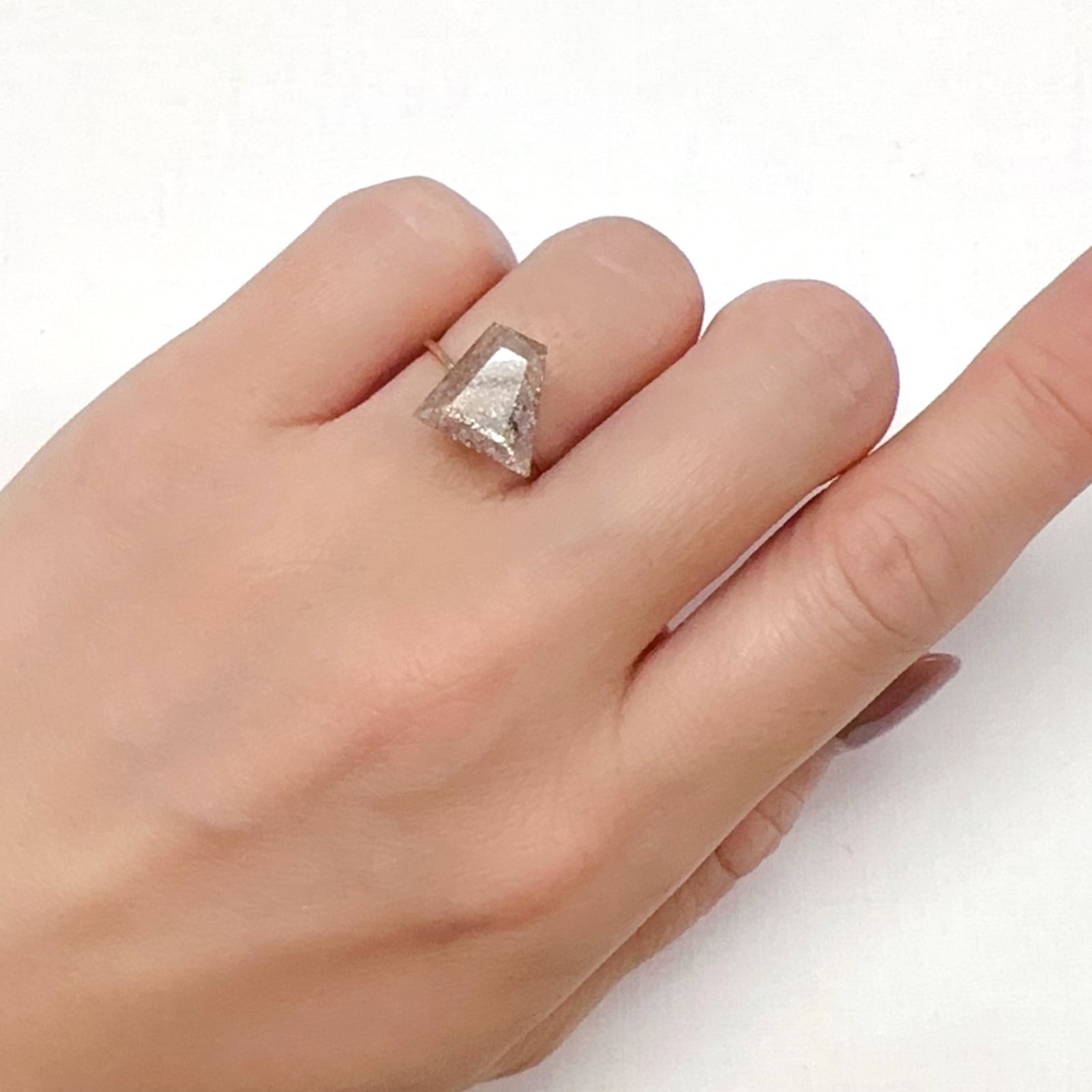 ◇カスタムカット◇ブラッドショットアイオライト インド産 2.63ct[240125391]10.8x10.6mm前後