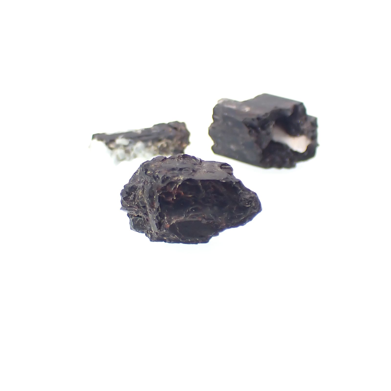 ネプチュナイト 原石 3個セット アメリカ・カリフォルニア州産 7.26ct(3pcs合計)[230622312]9.5-11.7x5.1-7.1mm前後