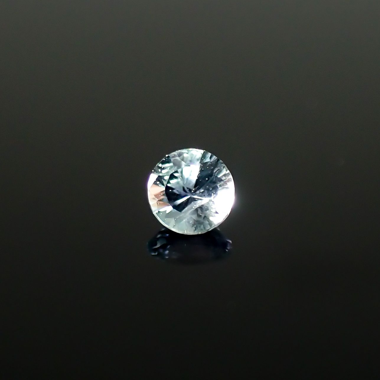 ブルーコーネルピン タンザニア産 0.071ct[240225901]2.4x2.4mm前後