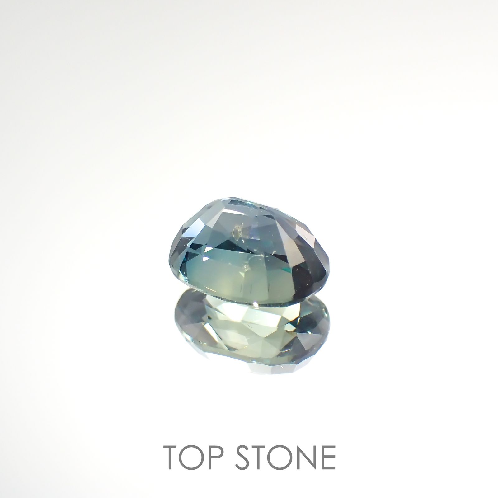 バイカラーサファイア(宝石名サファイア) マダガスカル/スリランカ産 1.996ct ソ付(彩珠)[210812475]8×6mm前後