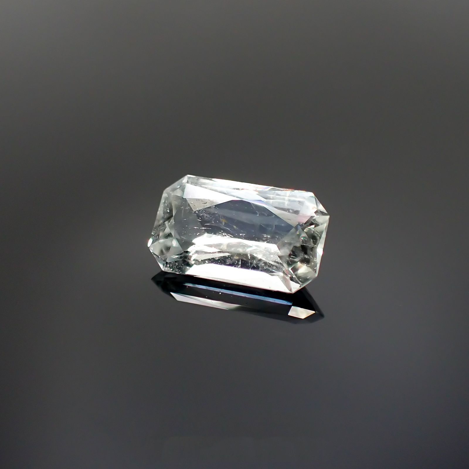 ジェレメジェバイト(宝石名エレメージェバイト)ナミビア産 1.288ct ソ付(彩珠)[230823128]8.8x5.3mm前後
