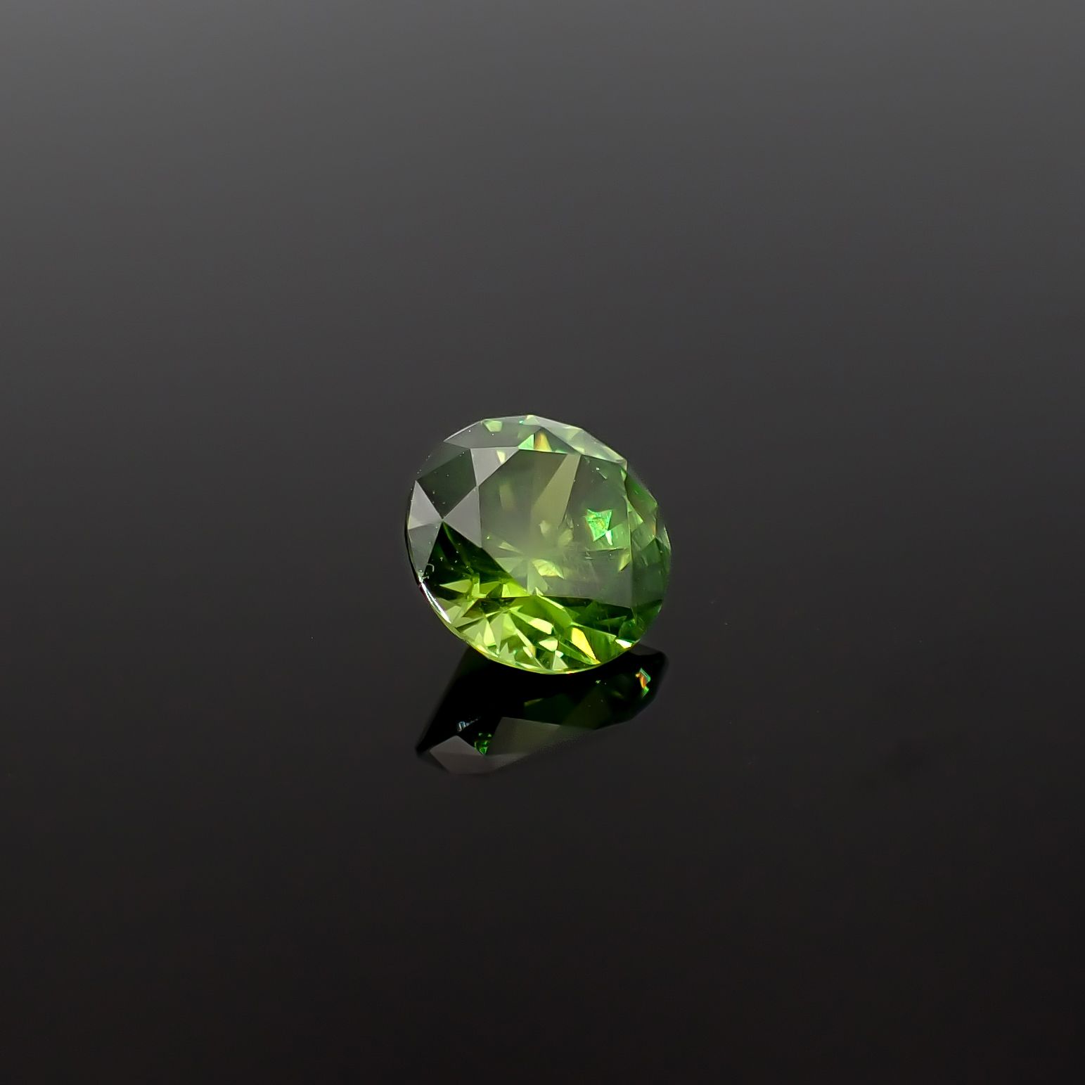 デマントイドガーネット ロシア産 1.08ct / 6.3x6.3mm前後 [260432070]