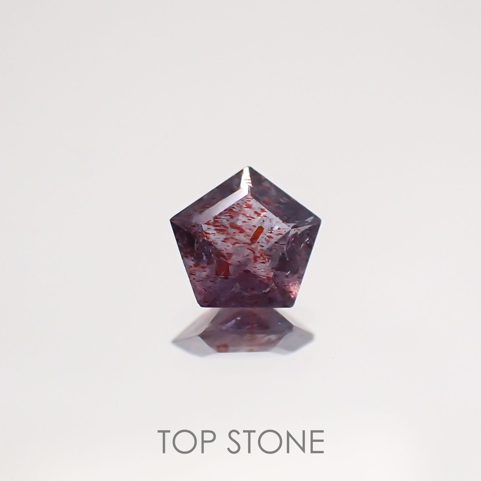 ◇ペンタゴンカット◇ブラッドショットアイオライトSA インド産 ルース 0.13ct[210610984]4×4mm前後
