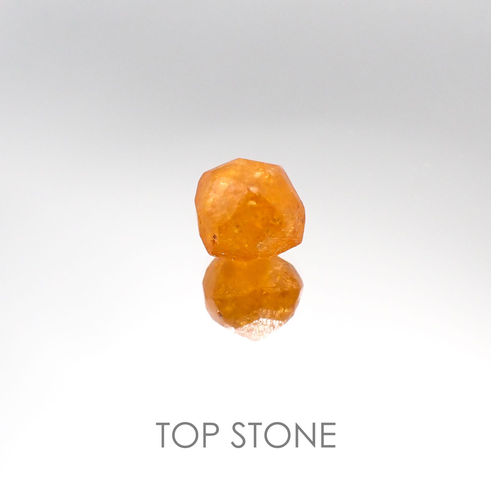 スペサルティンガーネット マンダリンオレンジカラー(宝石名ガーネット) タンザニア産 原石・結晶 6.21ct 識別済[20095395]9.7×9mm前後