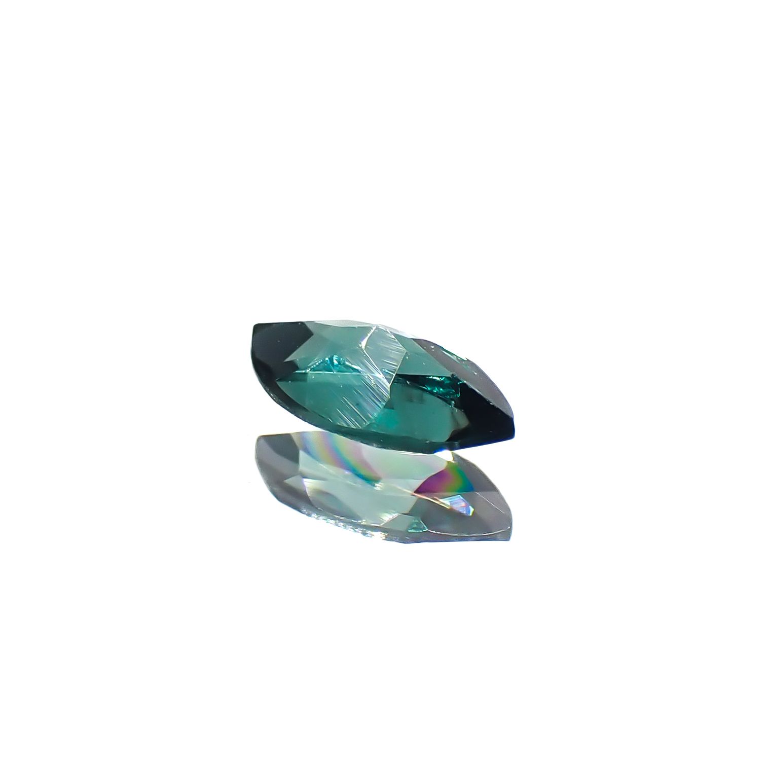 ベキリーブルーガーネット（カラーチェンジガーネット アレキタイプ） マダガスカル・ベキリー産 0.19ct[240628284]5x2.6mm前後