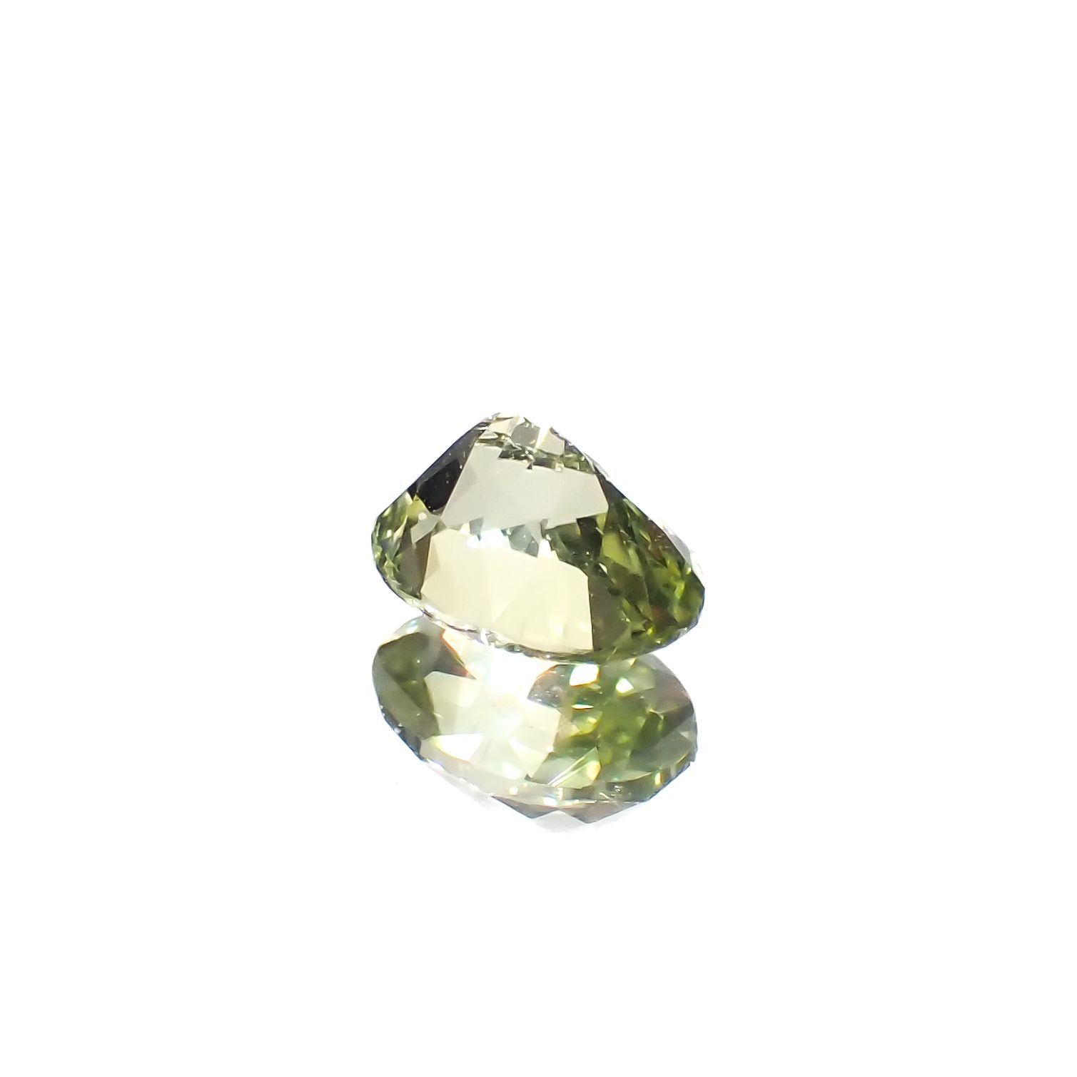 バナジウムクリソベリル(宝石名クリソベリル)マダガスカル産 0.629ct ソ付(日独)[240527636]5.71x4.38mm前後