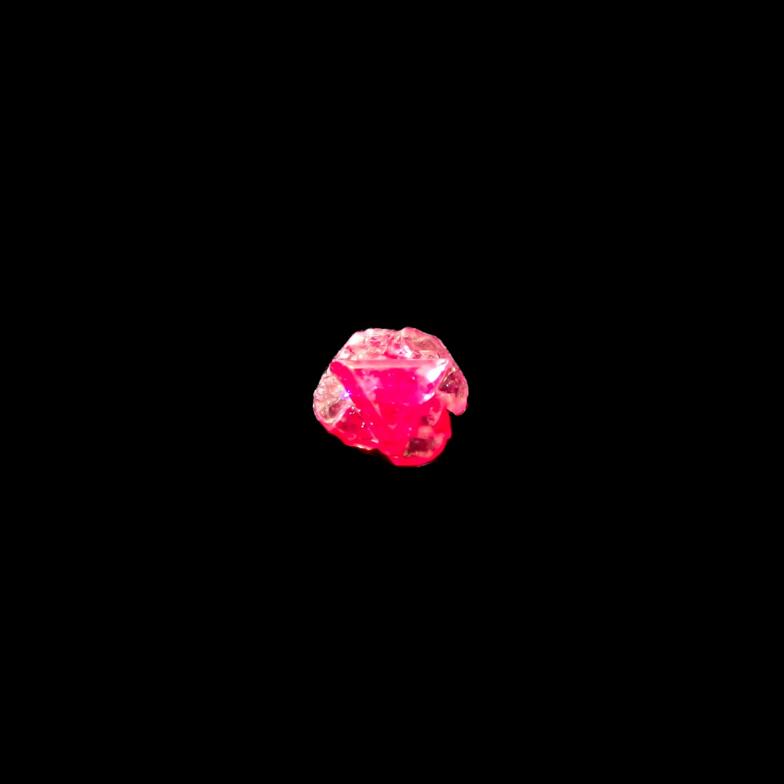 ツインクリスタルスピネル(スピネル式双晶) 原石 ビルマ産 0.11ct[240628433]3.3x3.3mm前後