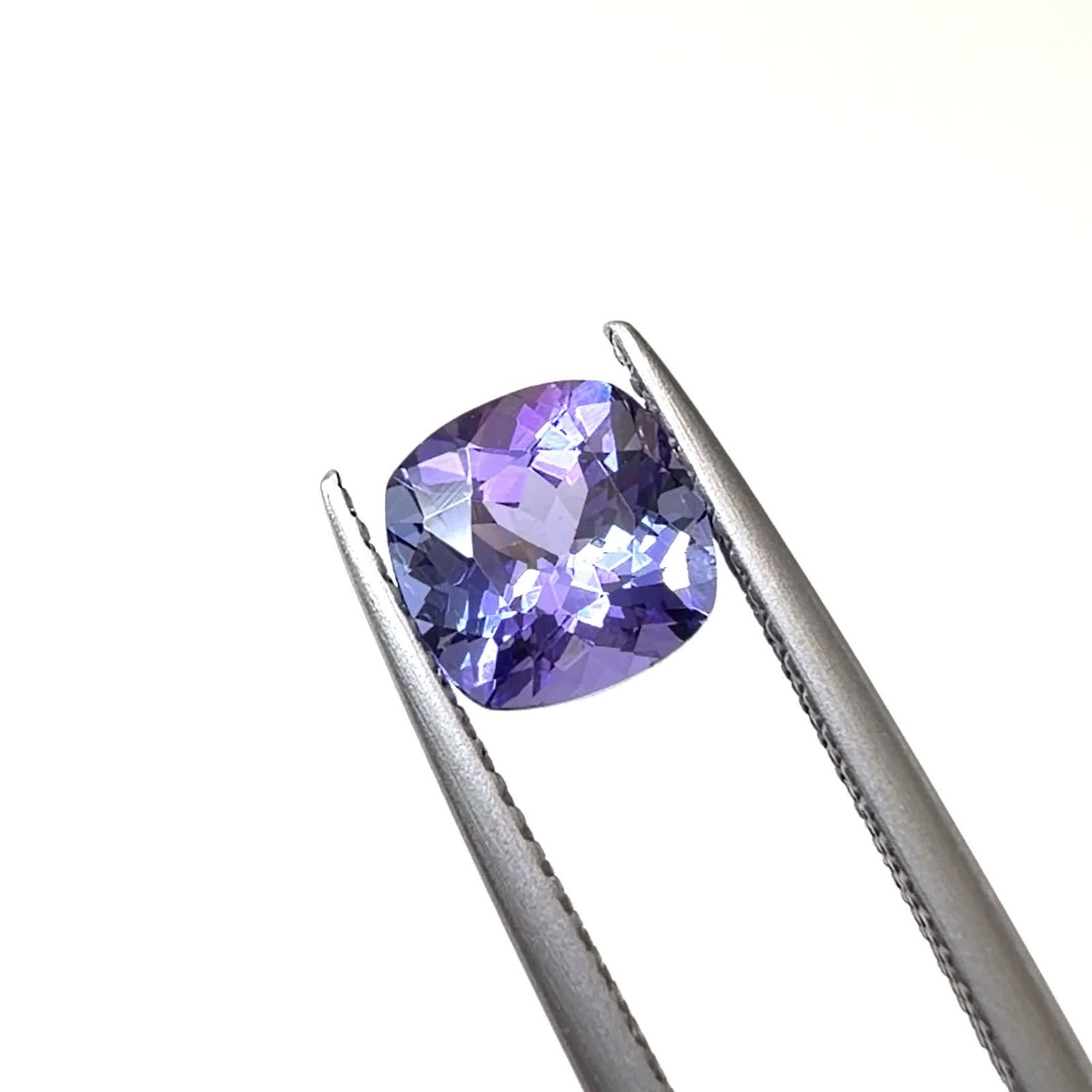 タンザナイト(宝石名タンザナイト)タンザニア産 識別済 1.66ct / 7x7mm