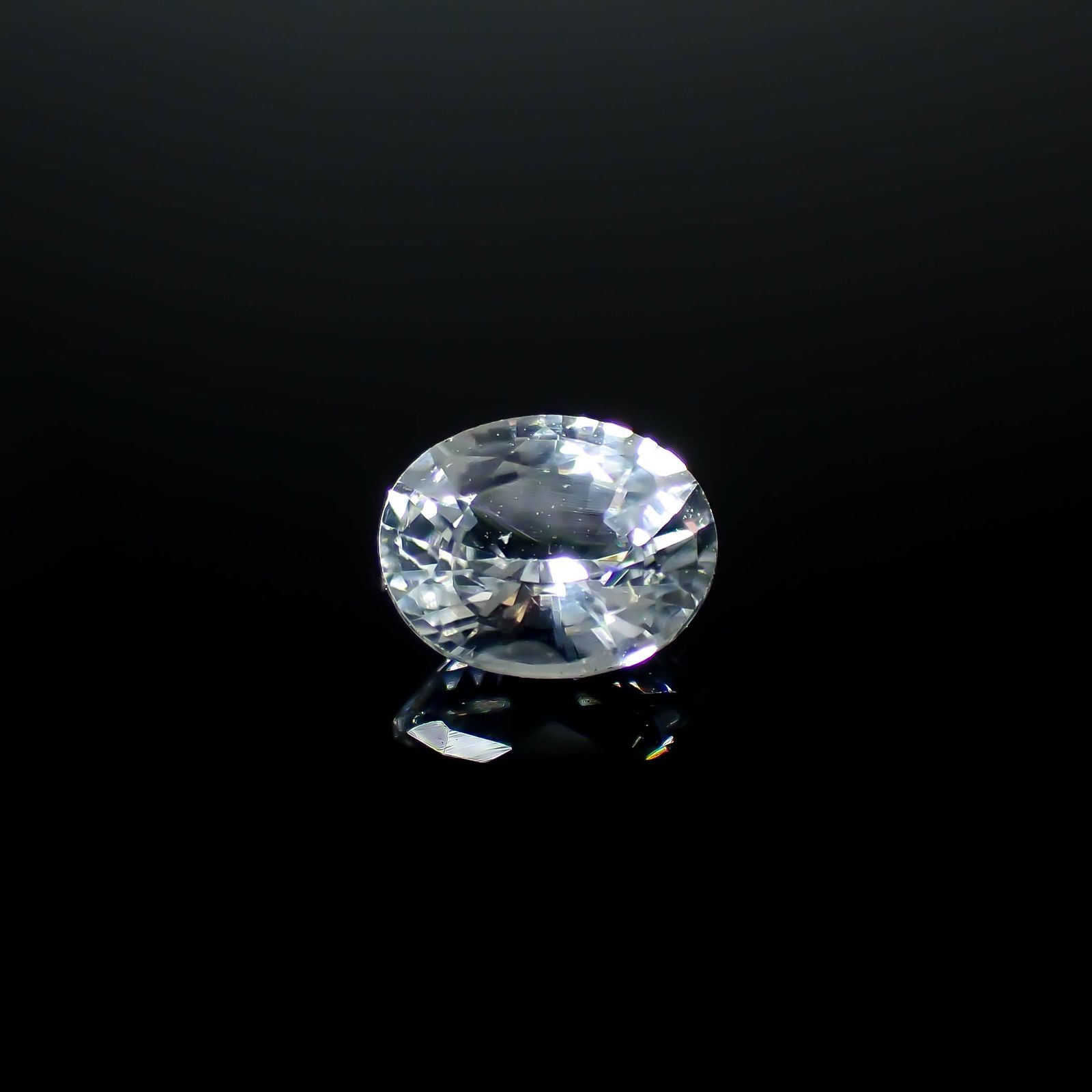 カラーレスサファイア スリランカ産 0.45ct [250830973]5x4mm前後