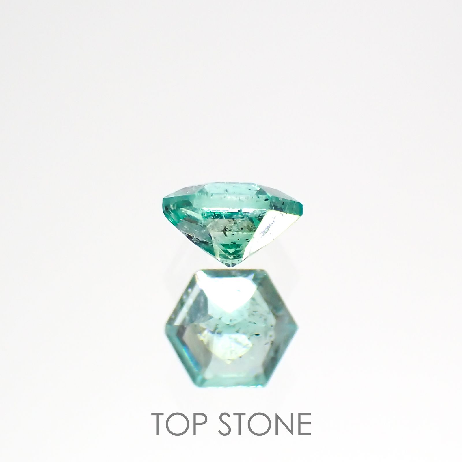 ◇ヘキサゴンカット◇エメラルド(宝石名エメラルド)ザンビア産 0.12ct 識別済[220115194]3.1x3mm前後