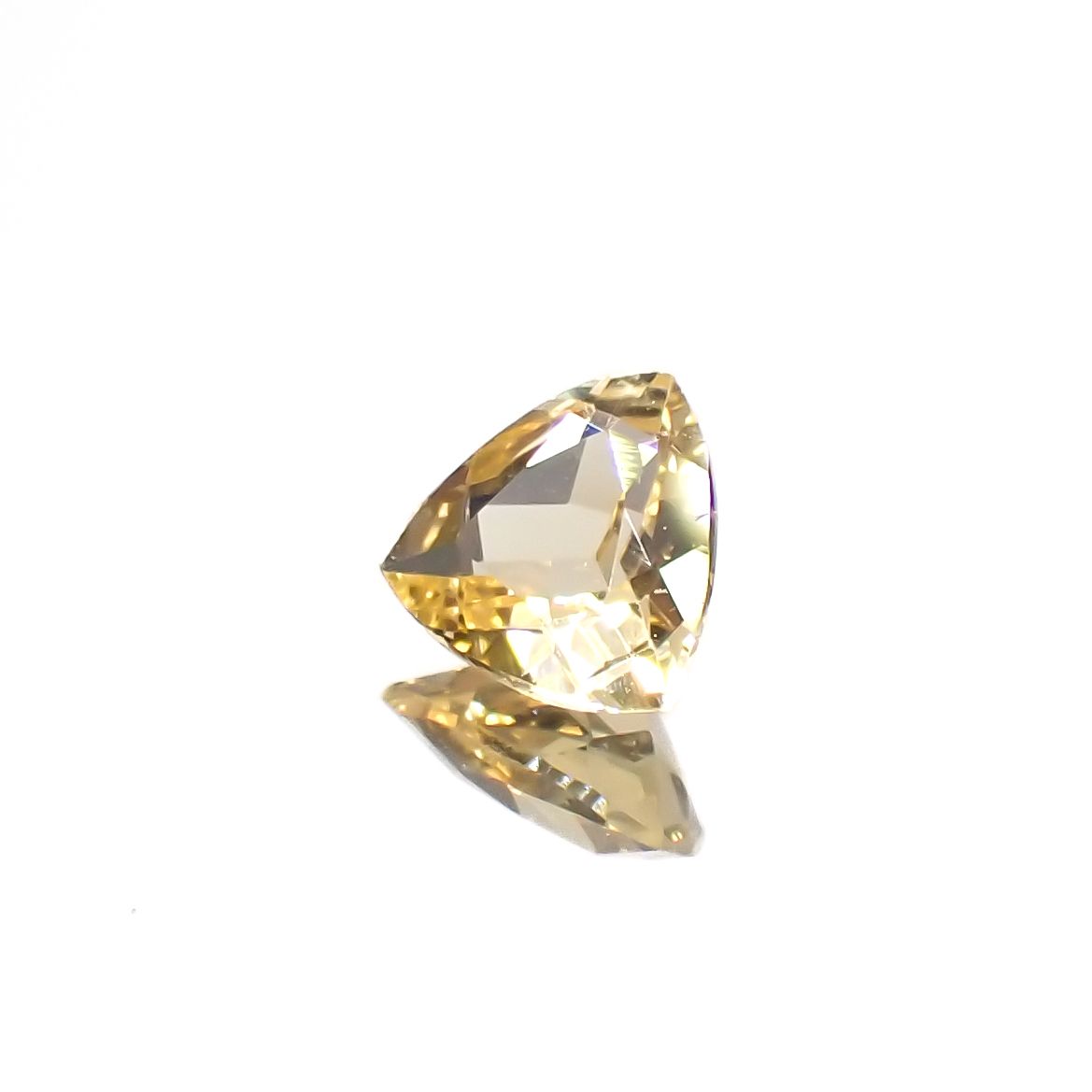 インペリアルトパーズ(宝石名トパーズ)ブラジル産 0.48ct 識別済[230722709]5.5x5.3mm前後