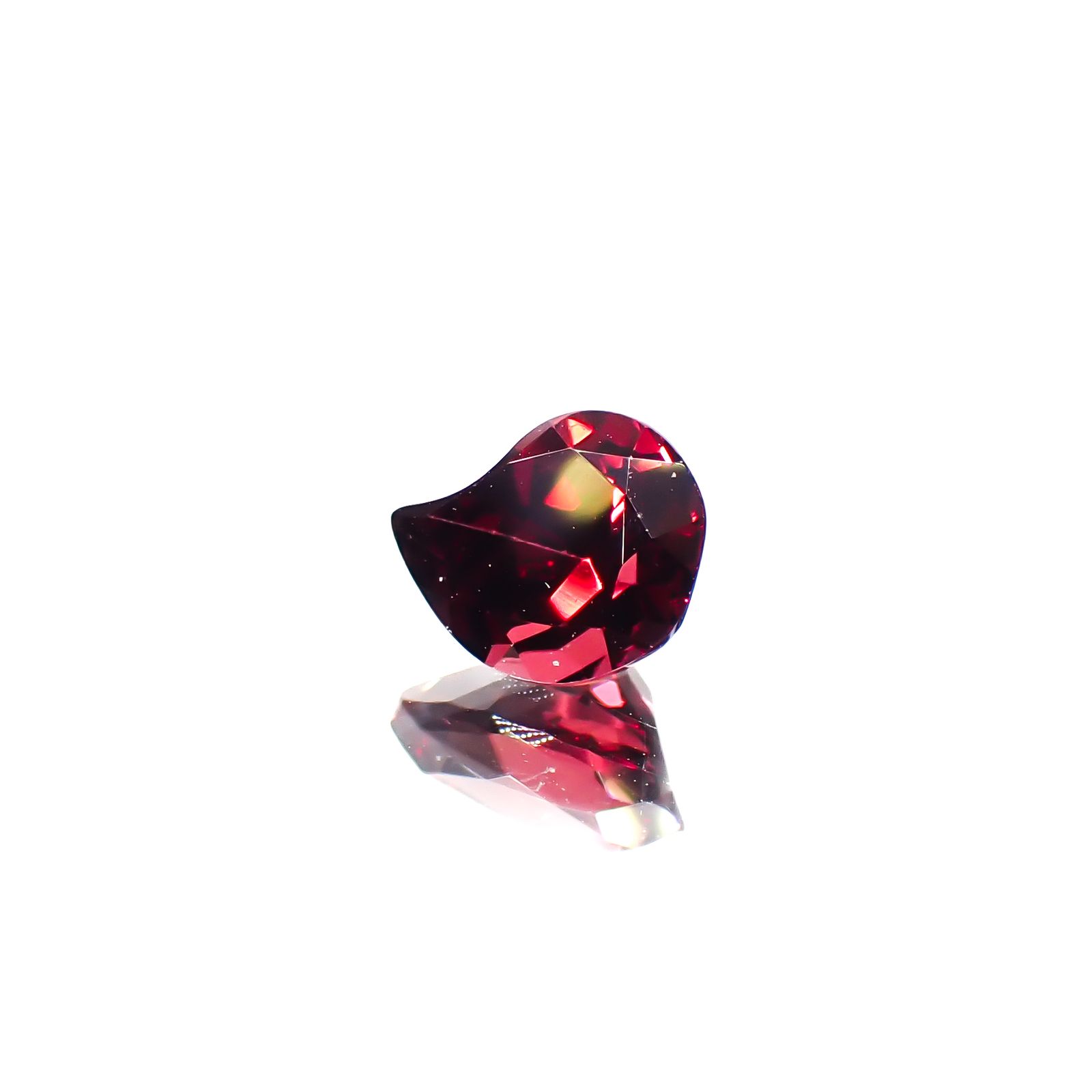 ◇カスタムカット◇パイロープアルマンディンガーネット モザンビーク産 0.81ct[240928954]6.1x5.1mm前後