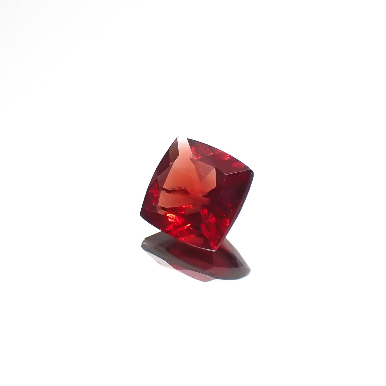 レッドラブラドライト(宝石名ラブラドライト/アンデシン)エチオピア産 1.12ct 識別済[230722734]6.6x6.6mm前後