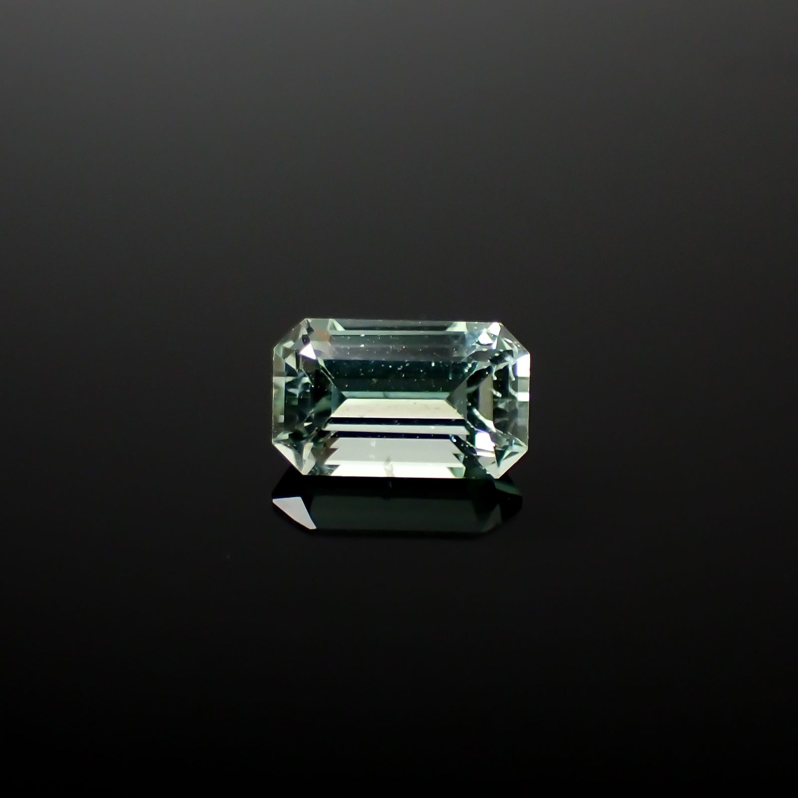 バナジウムコーネルピン(宝石名コーネルピン)タンザニア産 0.59ct 識別済[240326555]6x3.7mm前後