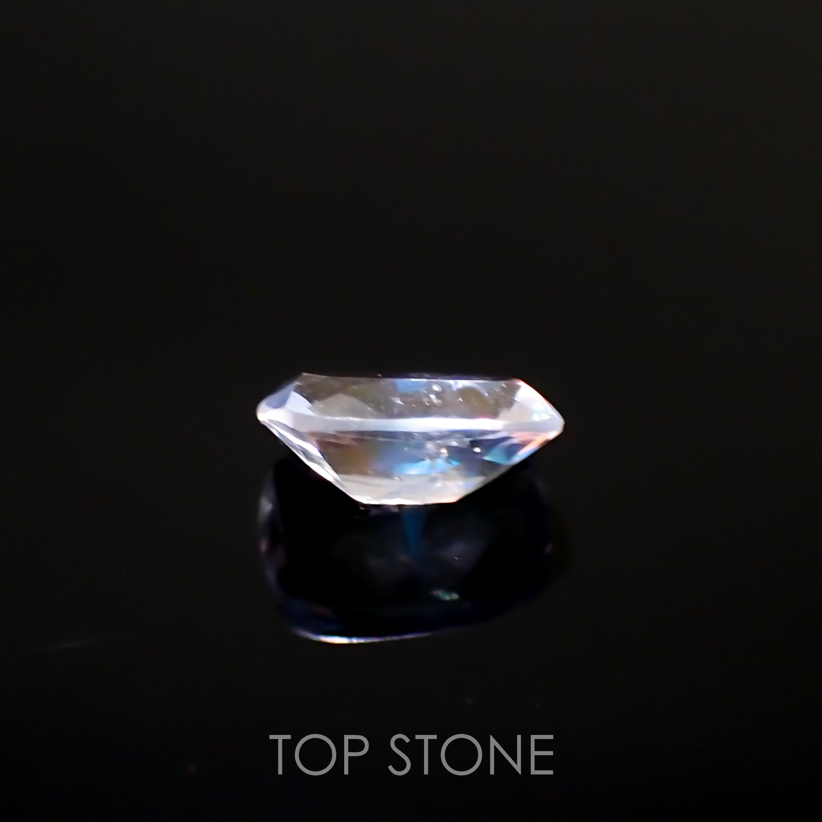 レインボームーンストーン(宝石名ラブラドライト)タンザニア産 0.76ct 識別済[220115453]7x5.2mm前後