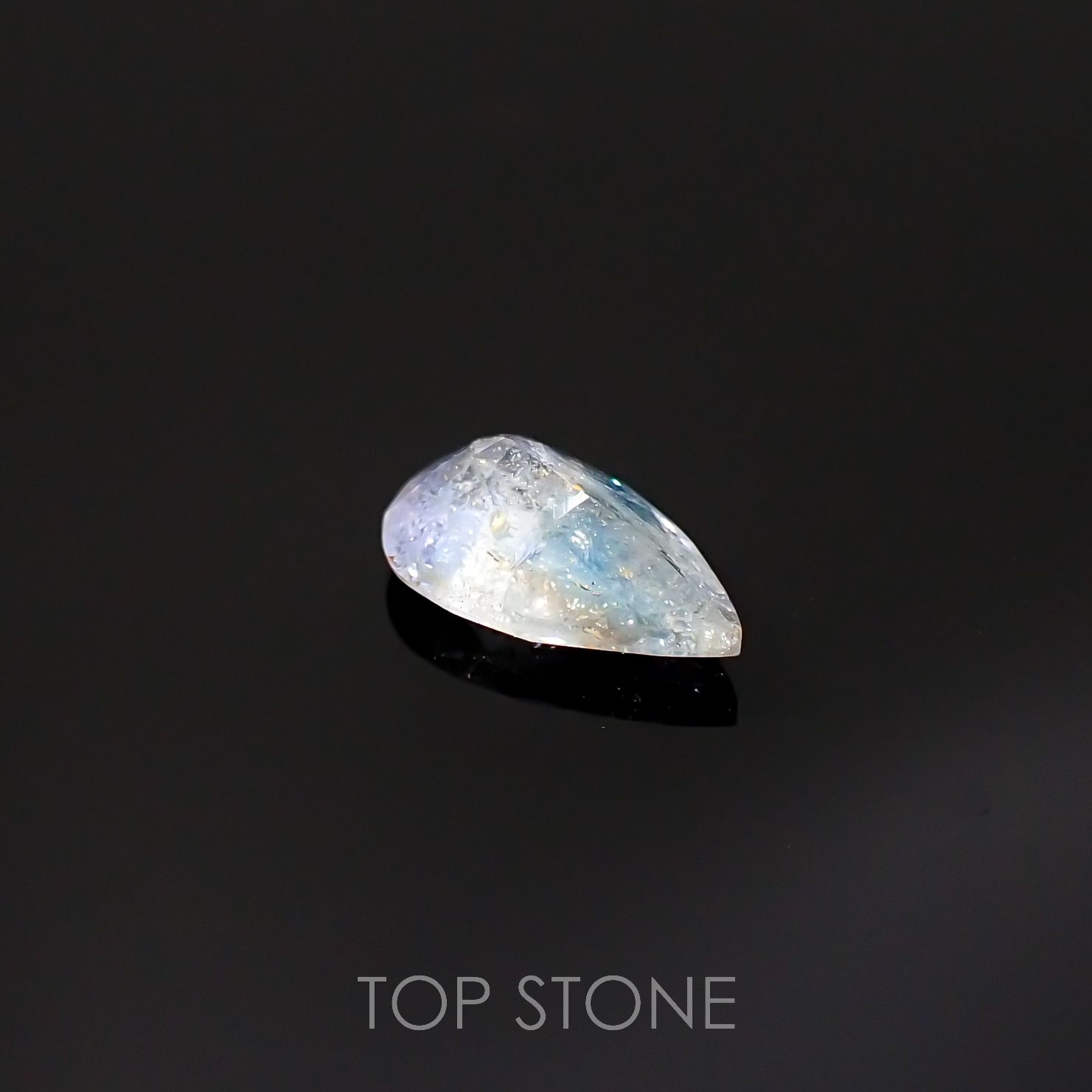 ジェレメジェバイト(宝石名エレメジェバイト)ナミビア産 0.799ct ソ付(彩珠)[220616454]8.3x5.1mm前後