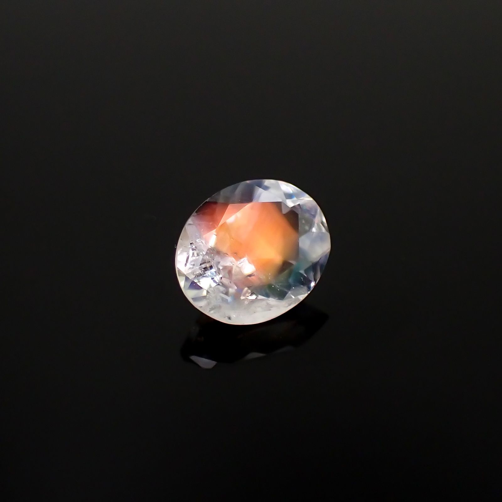レインボームーンストーン(宝石名ラブラドライト)タンザニア産 0.64ct 識別済[230321266]6.5x5.3mm前後