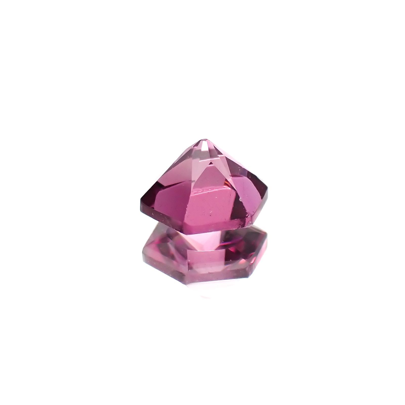 ◇ヘキサゴンカット◇カラーシフトマラヤガーネットSA(宝石名ガーネット)タンザニア産 0.74ct 識別済[220918044]5.1x5mm前後