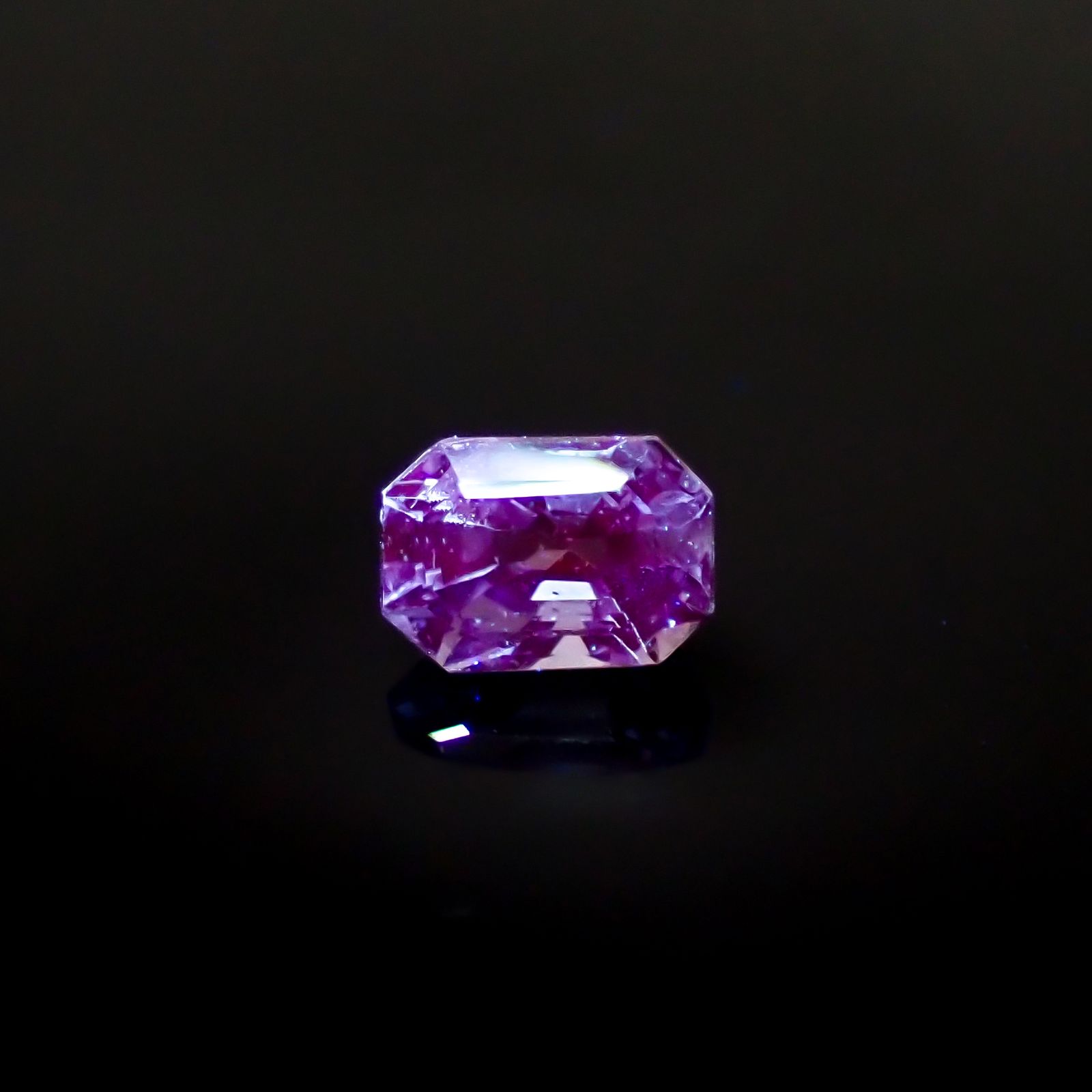 アイスブルーサファイア スリランカ産 0.60ct [241229587]5.3x3.6mm前後