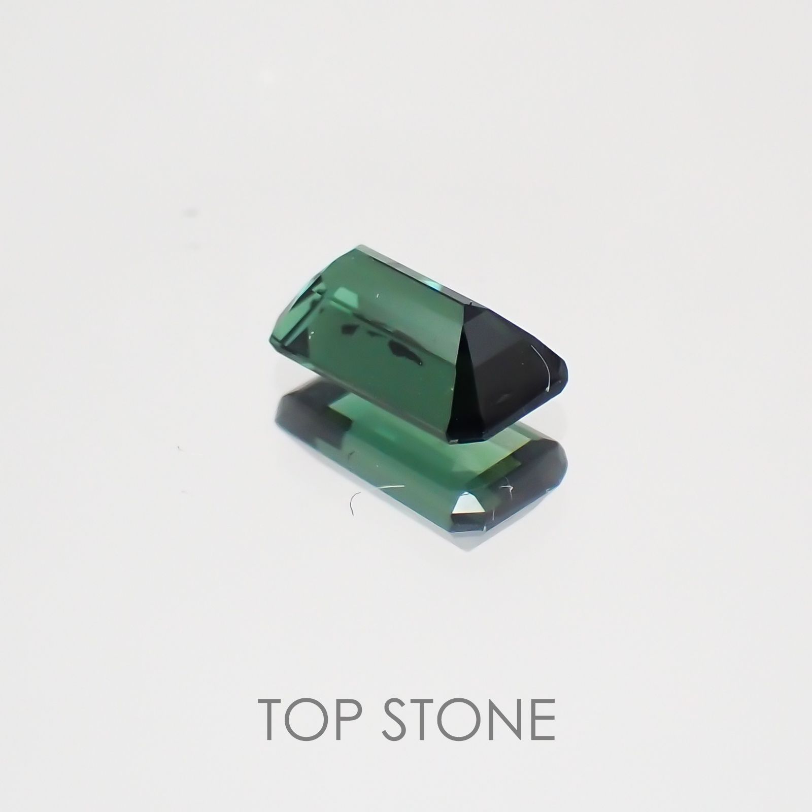 トルマリン 非加熱(宝石名グリーン・トルマリン) ナイジェリア産 0.43ct 識別済[20128983]5.8×3.3mm前後