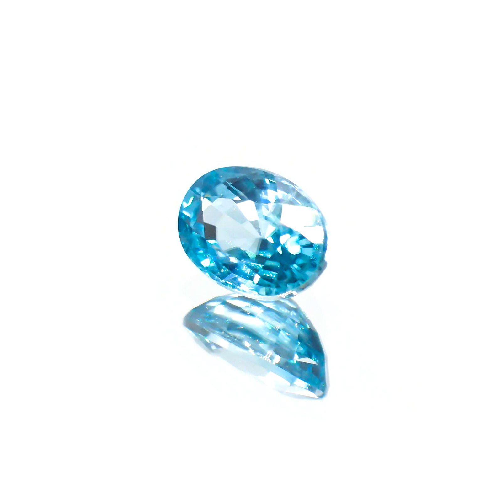 ブルージルコン(宝石名ジルコン) カンボジア産 1.36ct 識別済[211013454]7.1×4.9mm前後