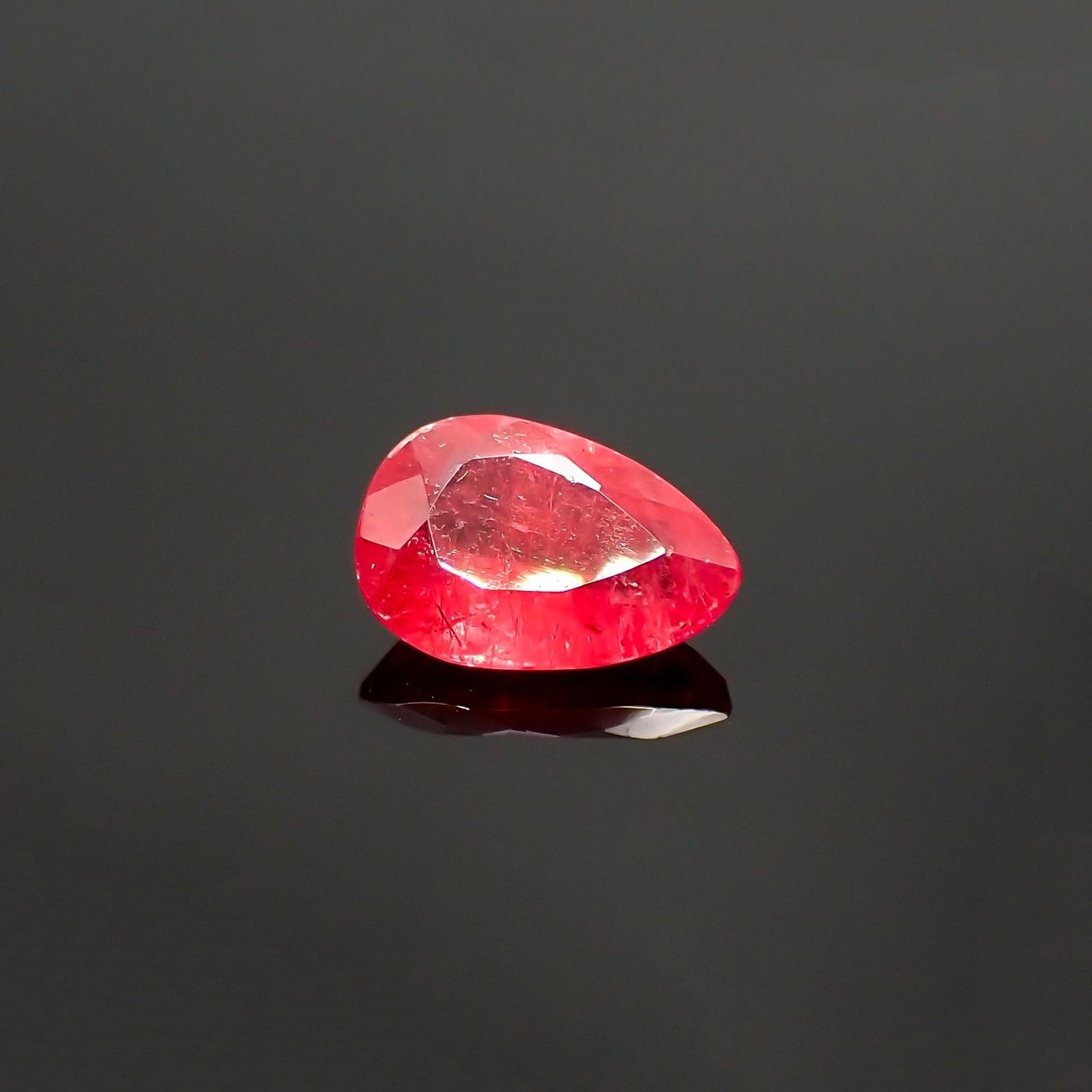 ロードナイト(宝石名ロードナイト) ブラジル産 識別済 1.70ct / 9.3x6.5mm前後 [210913295]