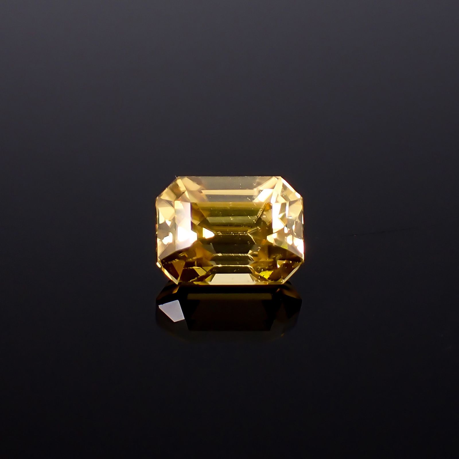 イエロージルコン スリランカ/カンボジア産 2.33ct / 7.5x5.5mm前後 [260932971]