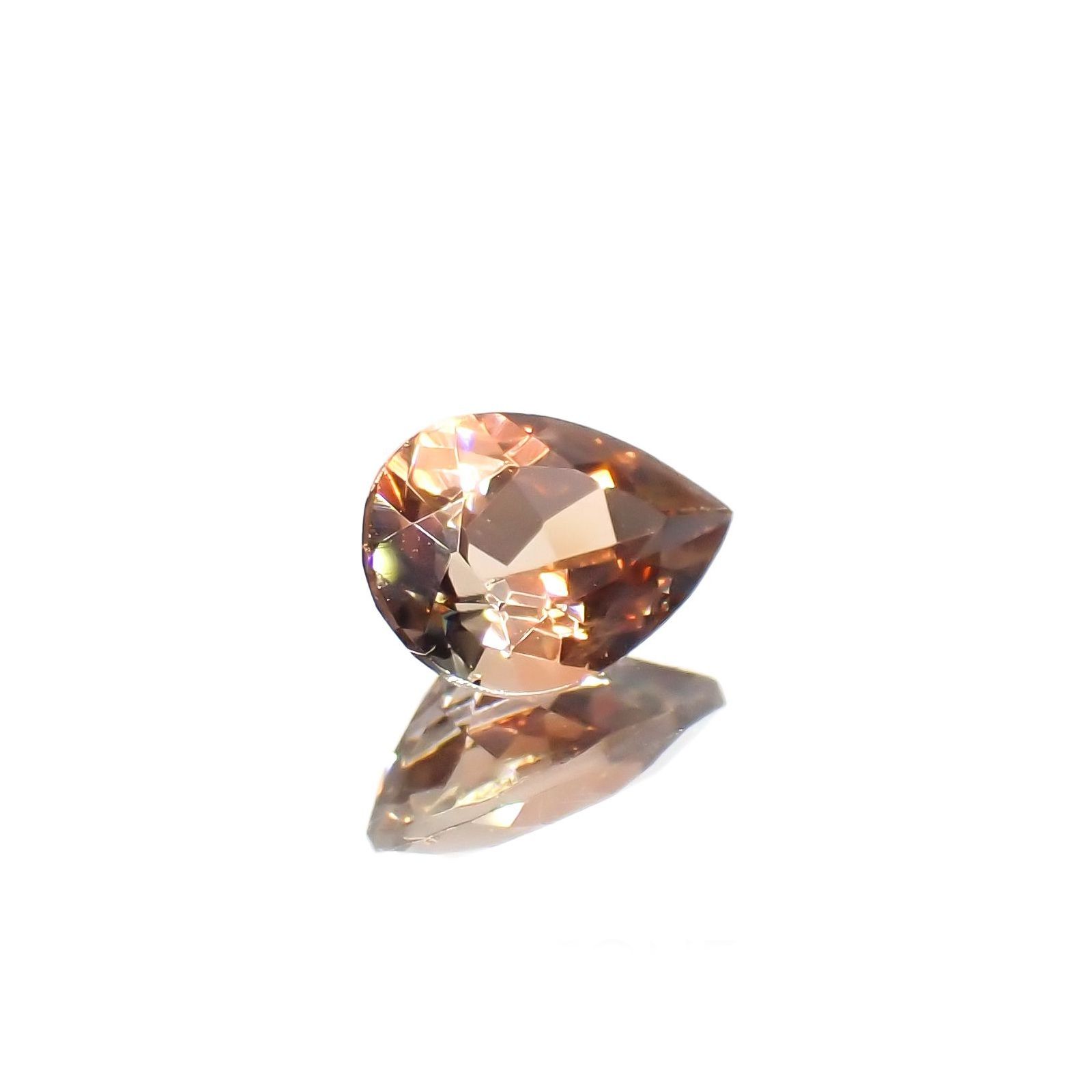 アンダリュサイト(宝石名アンダリュサイト)スリランカ/マダガスカル産 識別済 0.66ct / 6.9x5mm前後 [251020833]