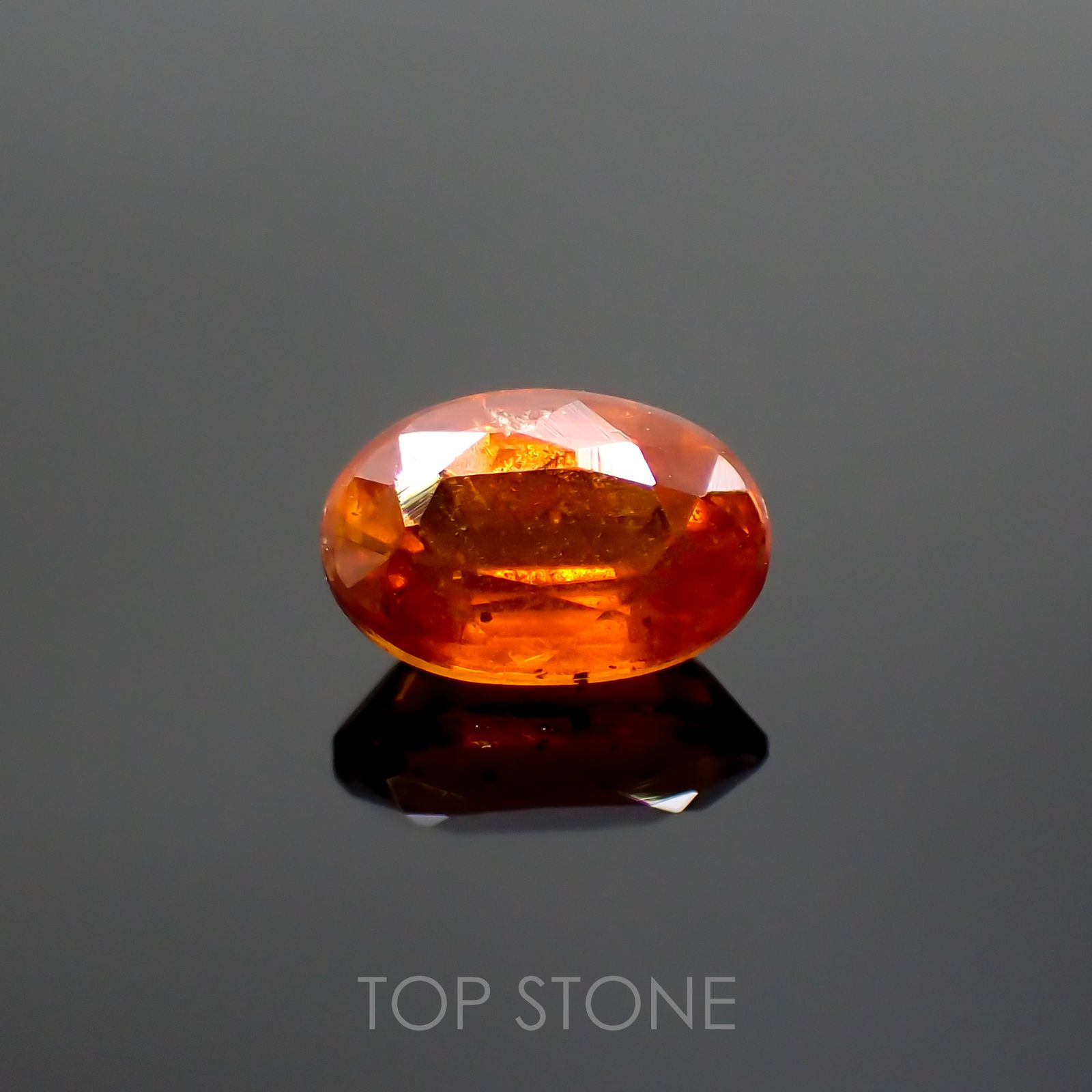 オレンジカイヤナイト(宝石名カイヤナイト) タンザニア産 0.68ct 識別済[210310580]6.2×4.1mm前後