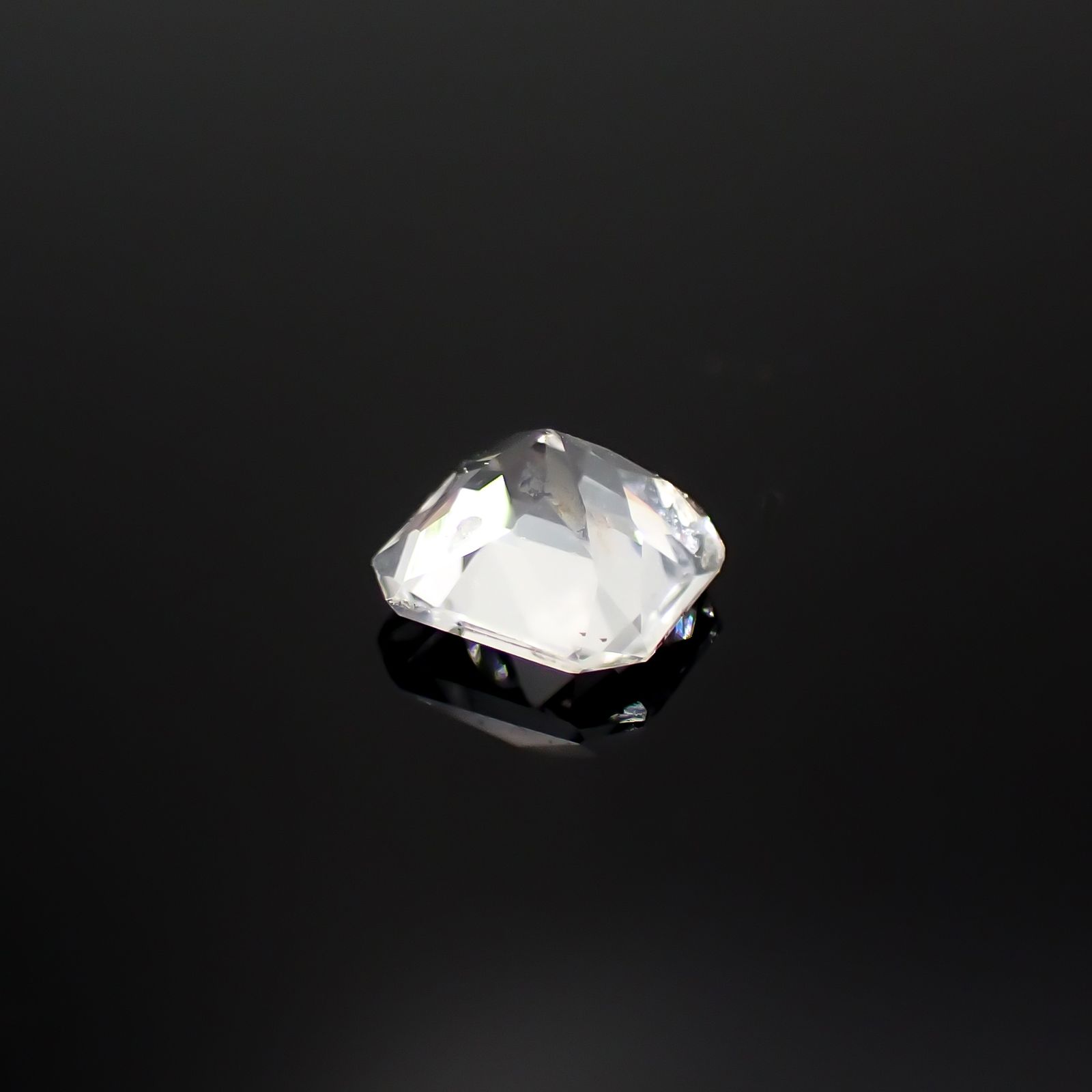 フェナカイト(宝石名フェナカイト)マダガスカル産 0.35ct 識別済[240628184]4.3x3.9mm前後