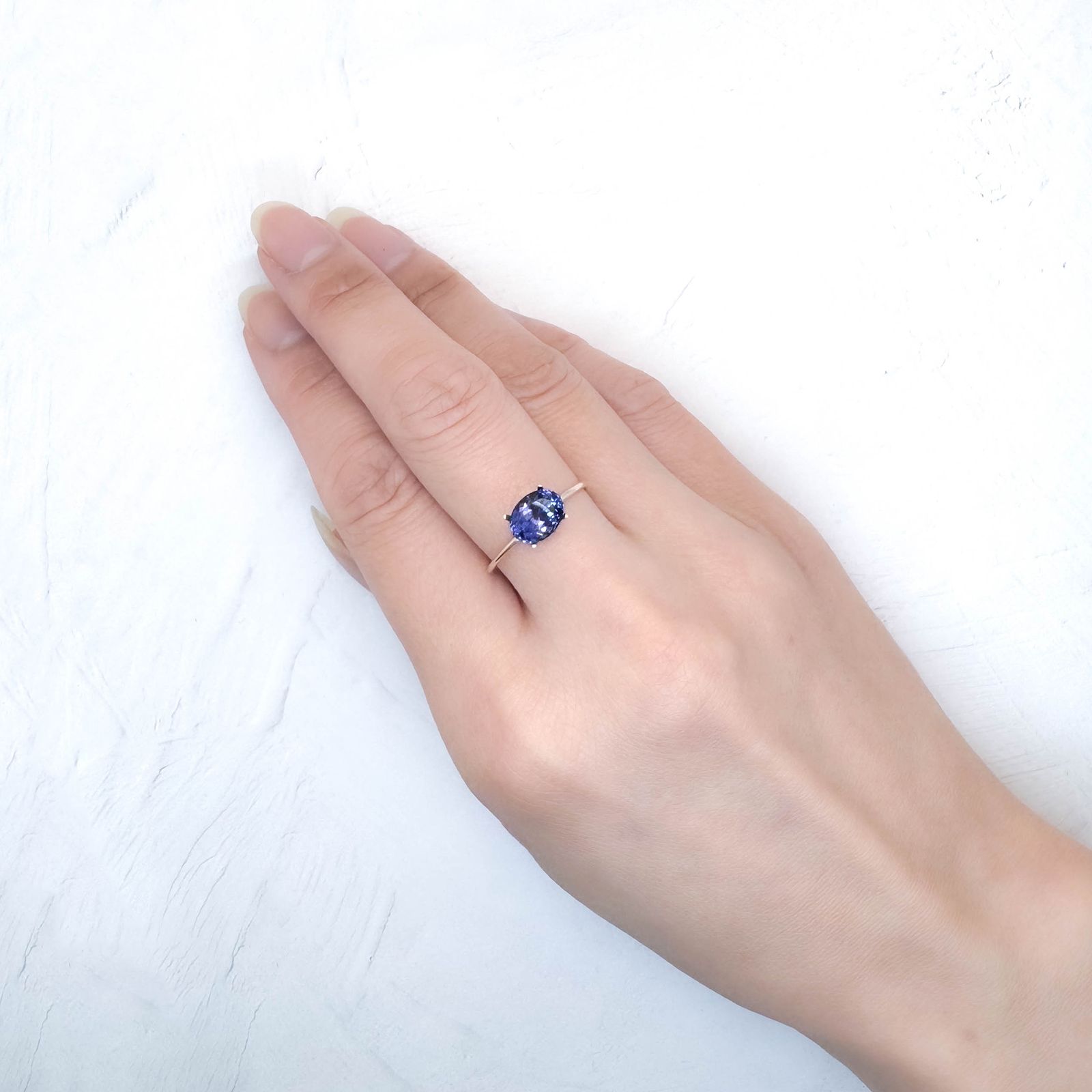 タンザナイト(宝石名タンザナイト)タンザニア産 識別済 1.63ct / 8x6.2mm前後 [251031246]