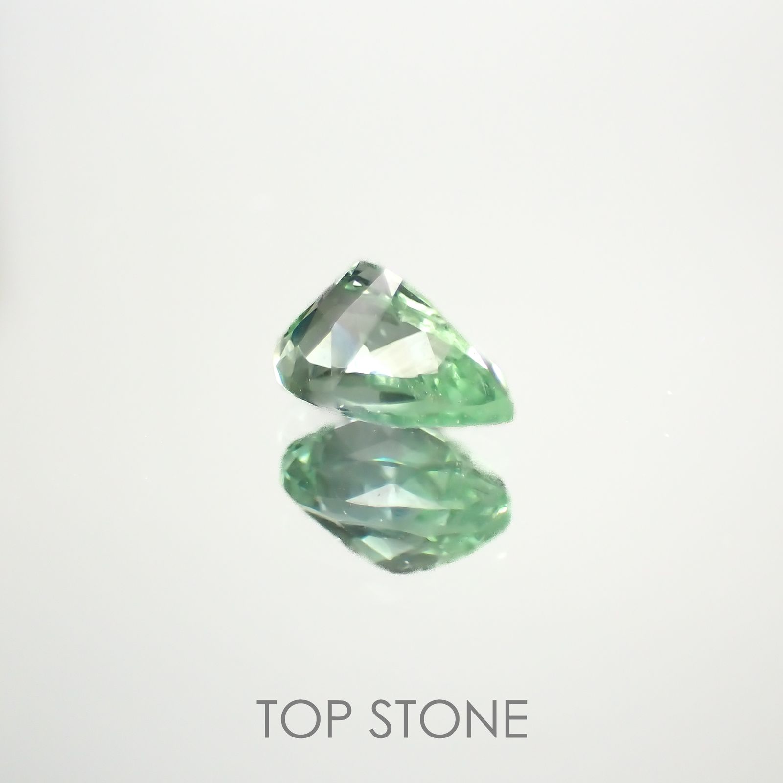 バナジウムコーネルピン(宝石名コーネルピン)タンザニア・タンガ州産 1.02ct 識別済[220716902]7.6x5.1mm前後