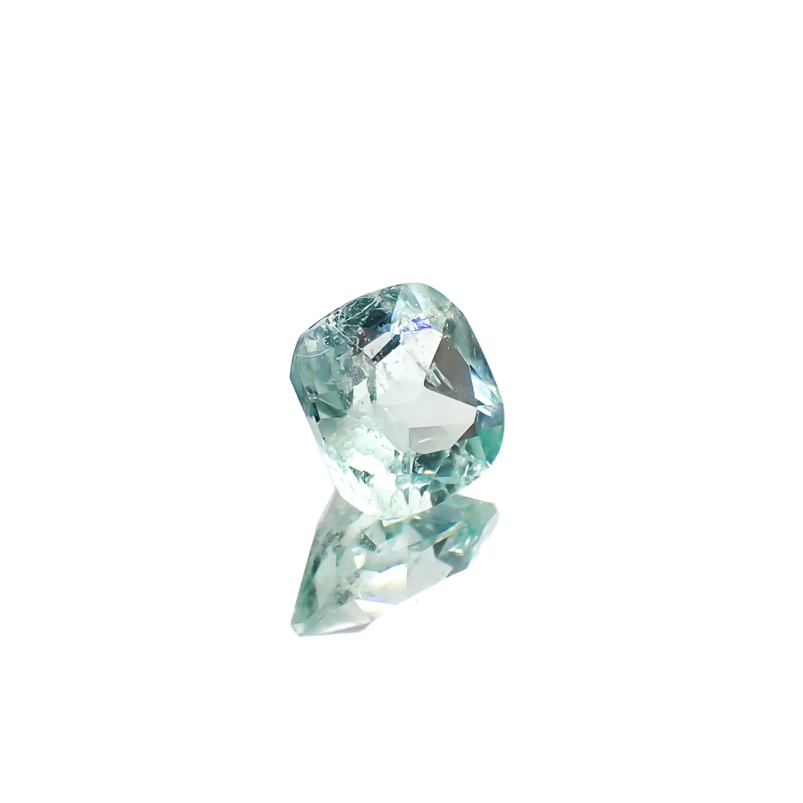 ミントベリル(宝石名グリーン・ベリル)ブラジル産 0.86ct 識別済[240728590]6x5.9mm前後