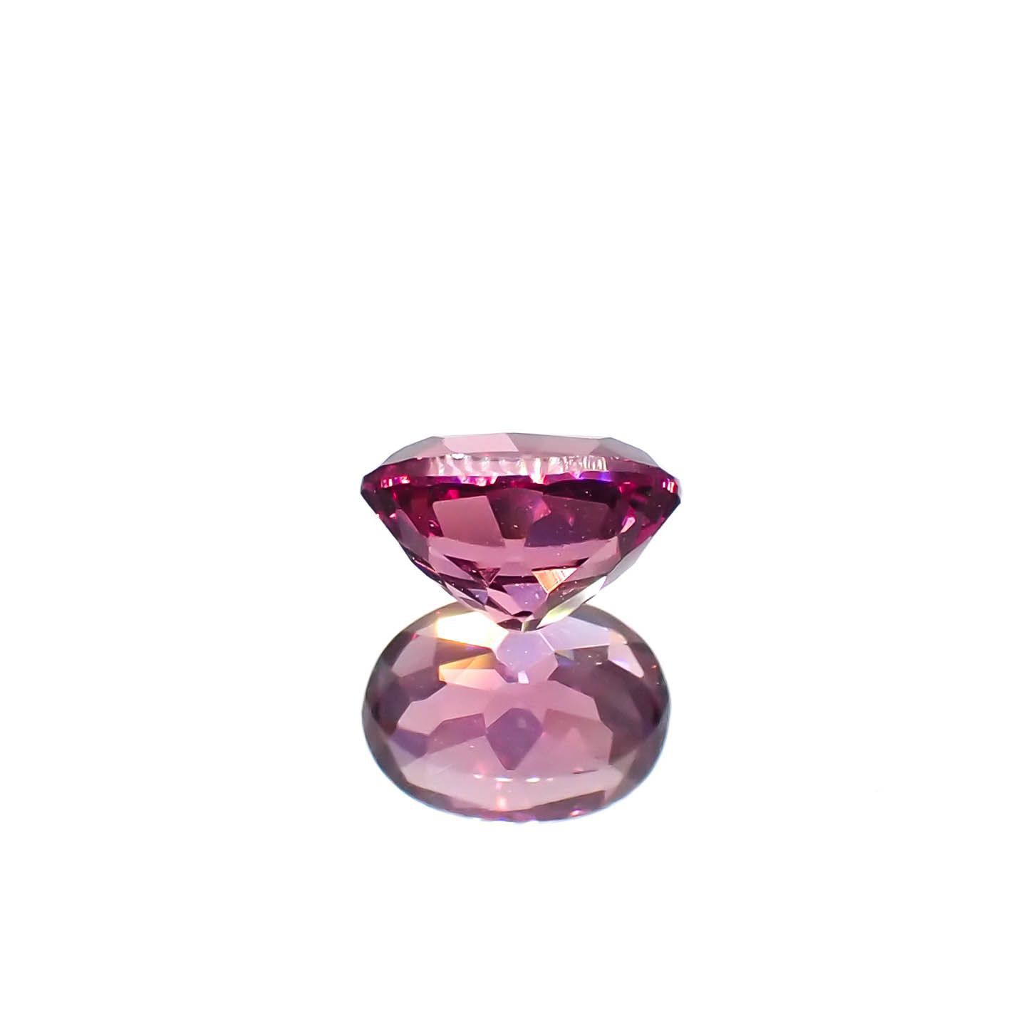 カラーシフトマラヤガーネット(宝石名ガーネット)タンザニア産 0.75ct 識別済[230120276]5.9x4.4mm前後