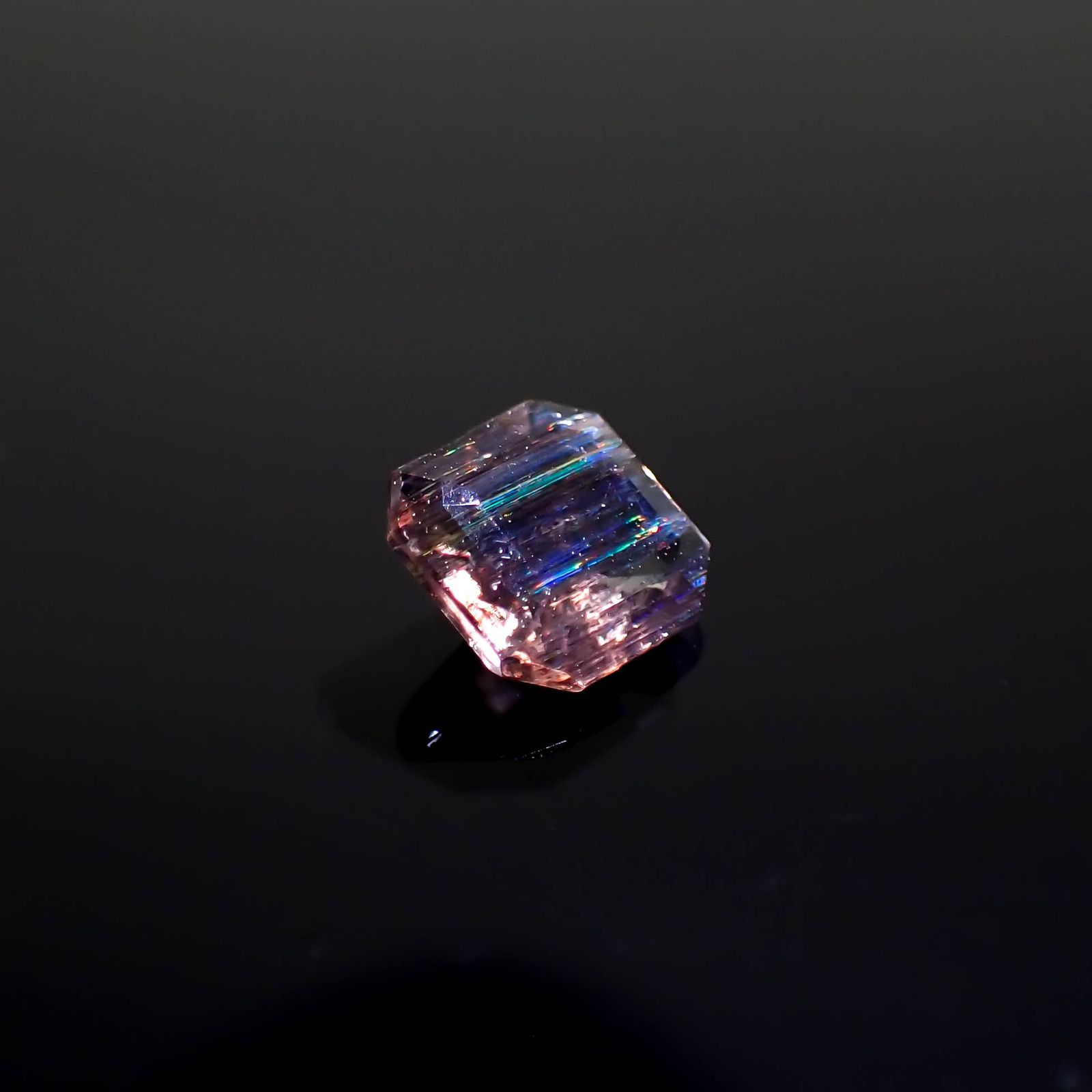 レインボースキャポライト ブラジル産 0.68ct[230320923]5.8x5.8mm前後