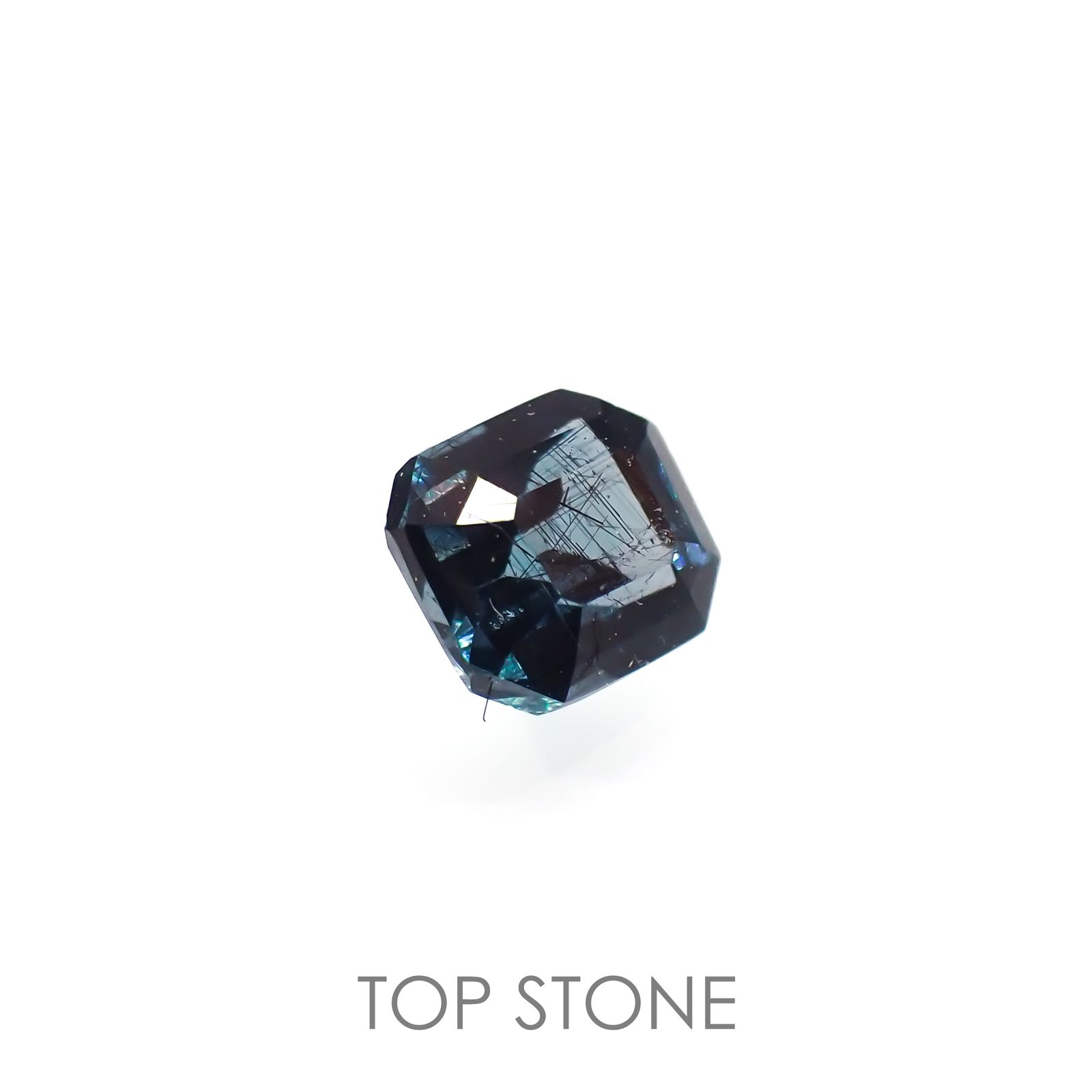 カラーチェンジガーネット アレキタイプ(宝石名ガーネット)マダガスカル・ベキリー産 0.16ct 識別済[220616543]3.1x2.8mm前後