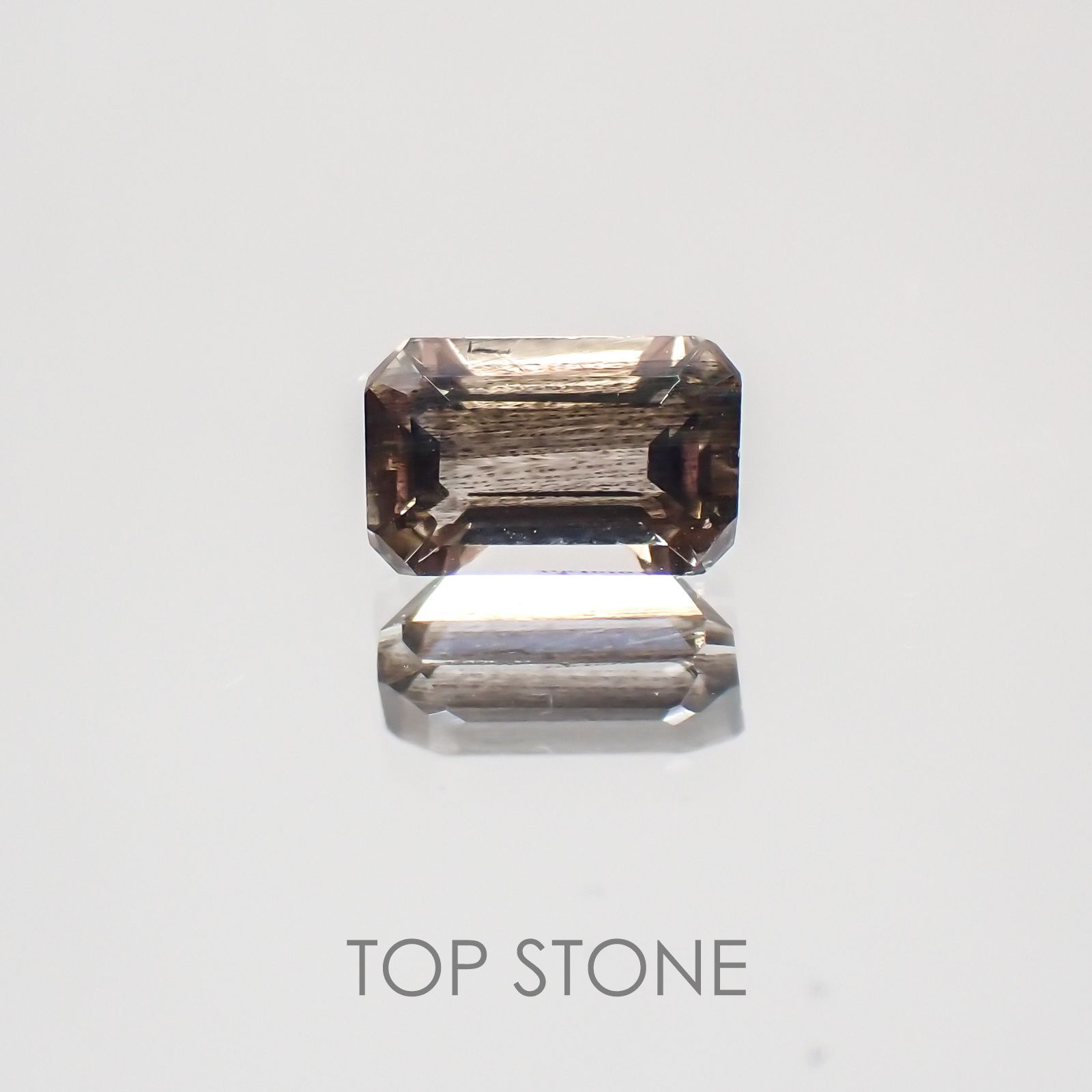 レインボースキャポライト ブラジル産 ルース 0.57ct[210310346]6.1×3.8mm前後