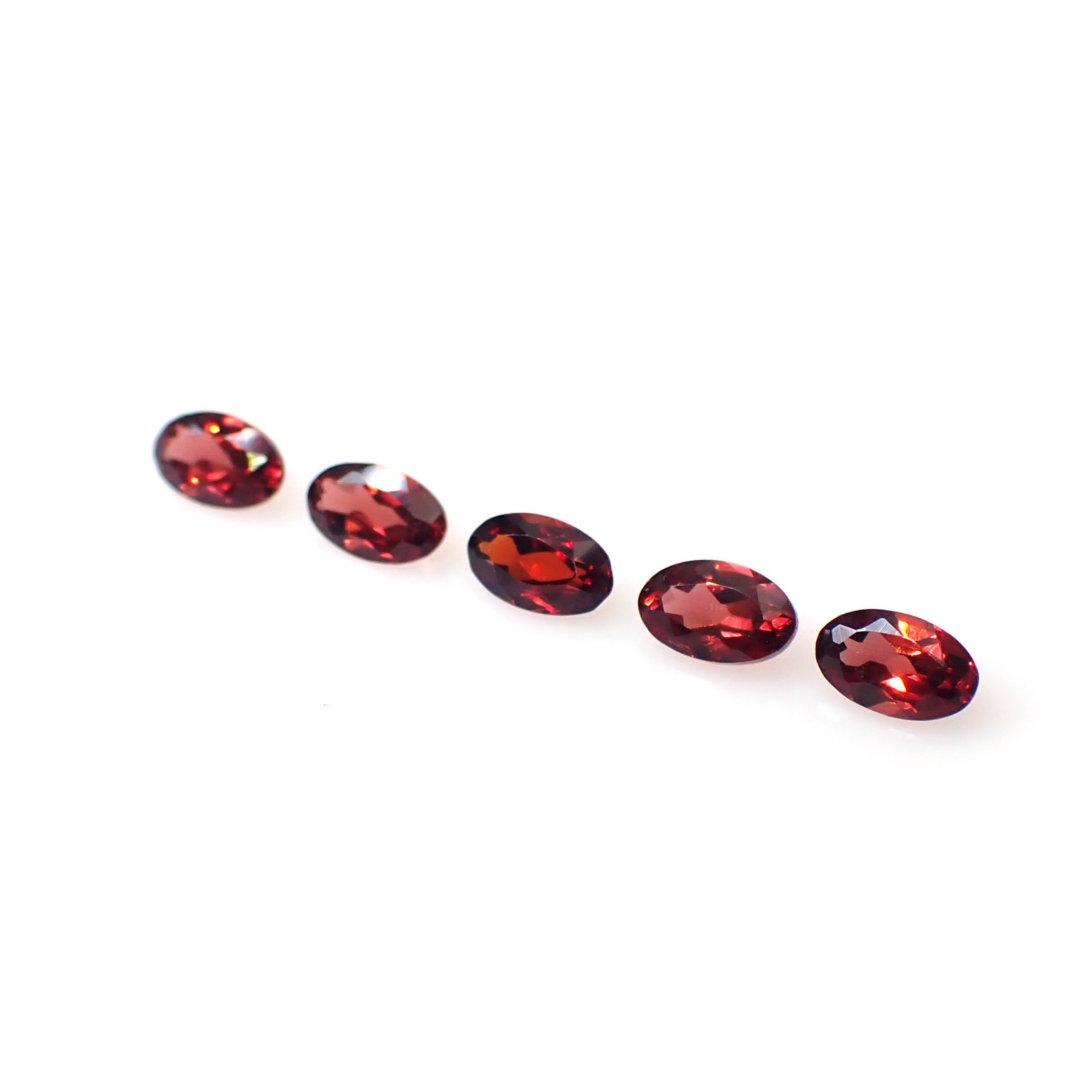 <ランダムセレクト1個販売>パイラルスパイトガーネット モザンビーク産 約0.22ct [250129790-PAC]5x3mm前後