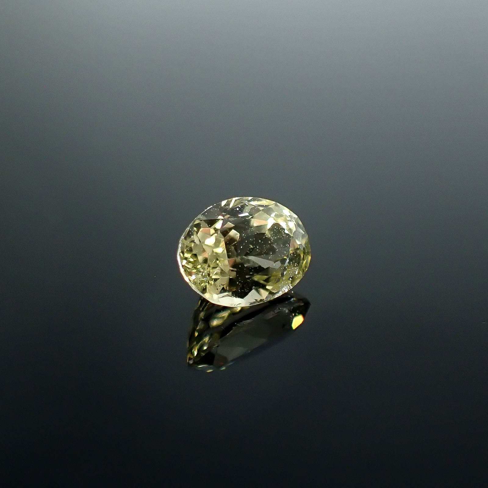 コーネルピン スリランカ産 1.15ct / 7.2x5.3mm前後 [251031233]