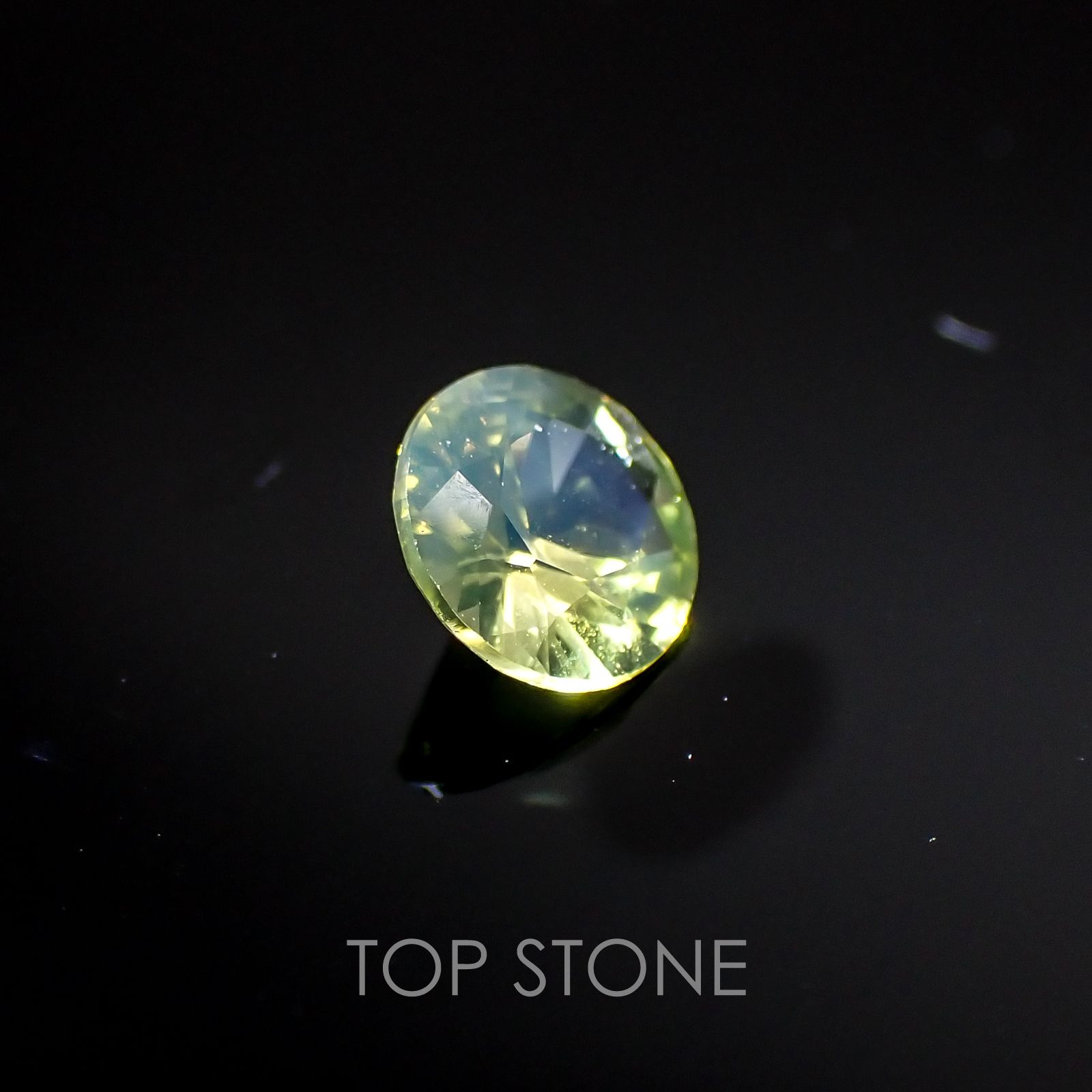 クリソベリルキャッツアイ スリランカ産 ルース 0.31ct[20117585]4.4×4.3mm前後