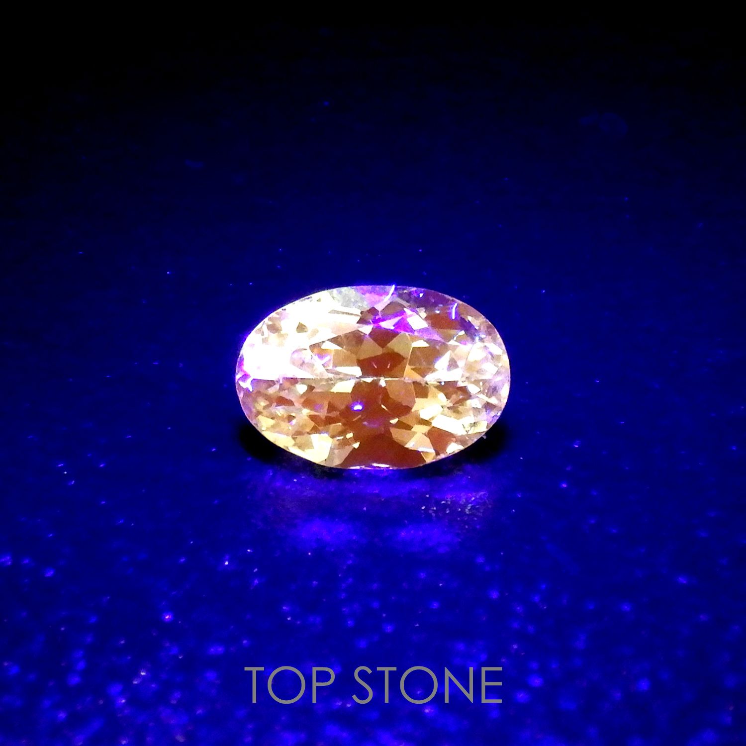 ミントガーネット(宝石名グリーン グロッシュラー・ガーネット) タンザニア産 0.57ct 識別済[210711923]6×4mm前後