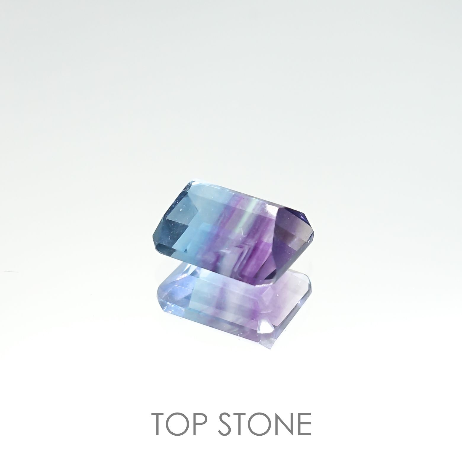 パーティカラーフローライト(宝石名フルオライト)ブラジル産 2.75ct 識別済[220115087]8.9x7mm前後