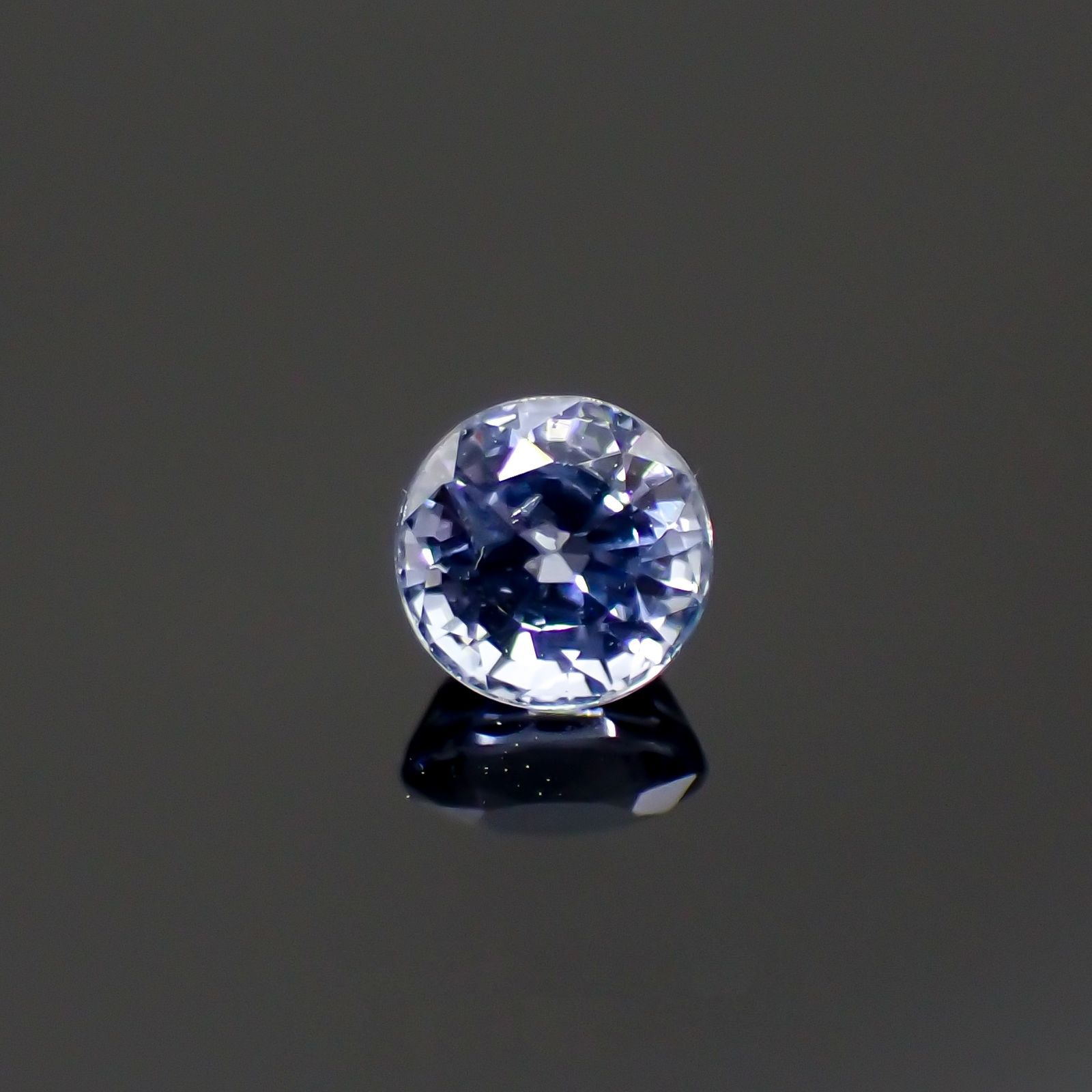 アイスブルーサファイア(宝石名サファイア)スリランカ/マダガスカル産 0.34ct 識別済[220515967]3.9x3.8mm前後