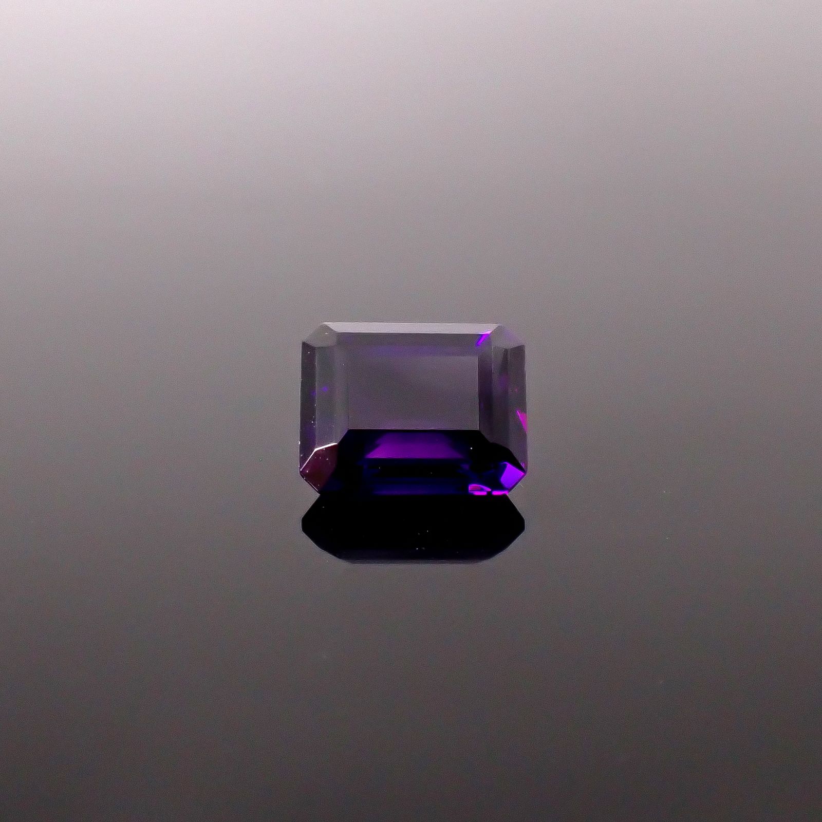 カラーシフトアメジスト ブラジル/ウルグアイ産 3.61ct / 10.3x8.2mm前後 [260131634]
