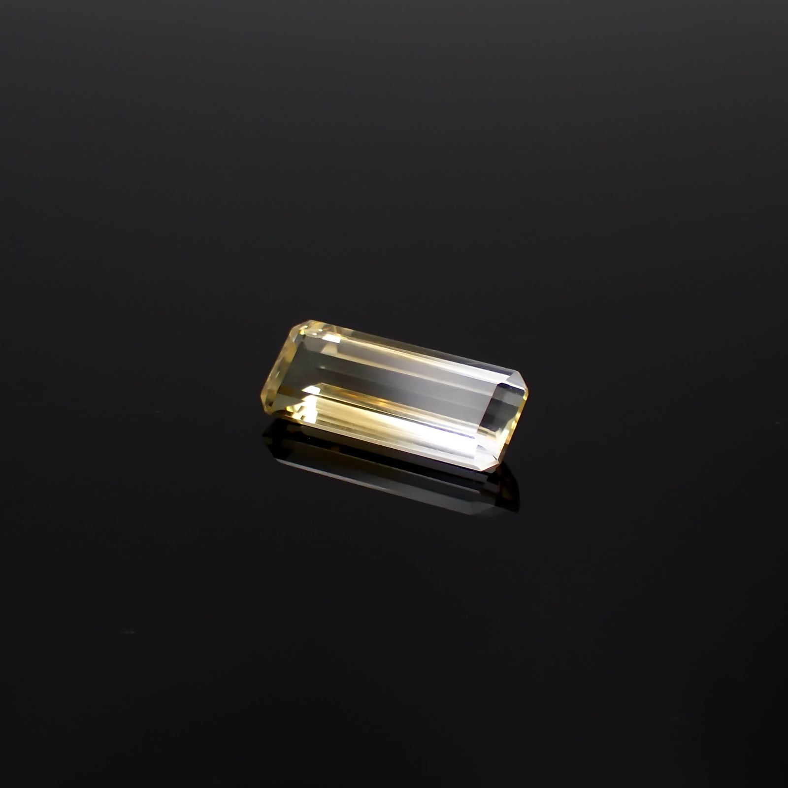 バイカラーシトリン ブラジル・ミナスジェライス州産 11.97ct[240326470]22.6x9.3mm前後