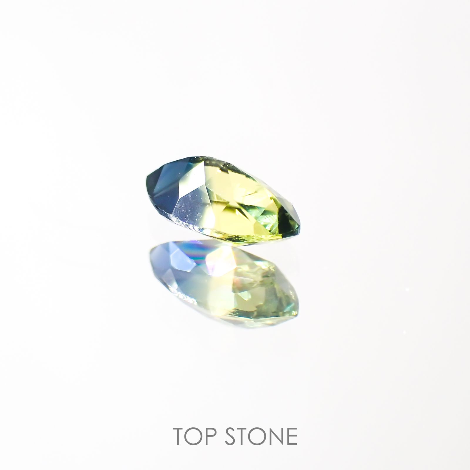 バイカラーサファイア(宝石名バイカラー・サファイア)タンザニア産 0.38ct 識別済[220113890]6.1x3.1mm前後