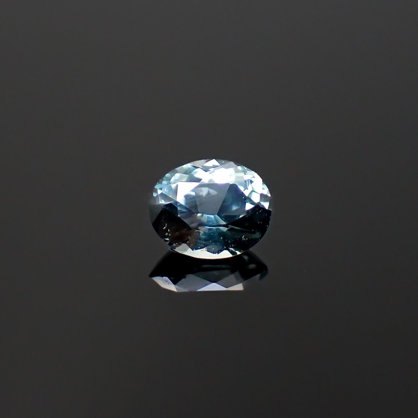 サファリン スリランカ産 0.11ct / 3.3x2.7mm前後 [260432060]
